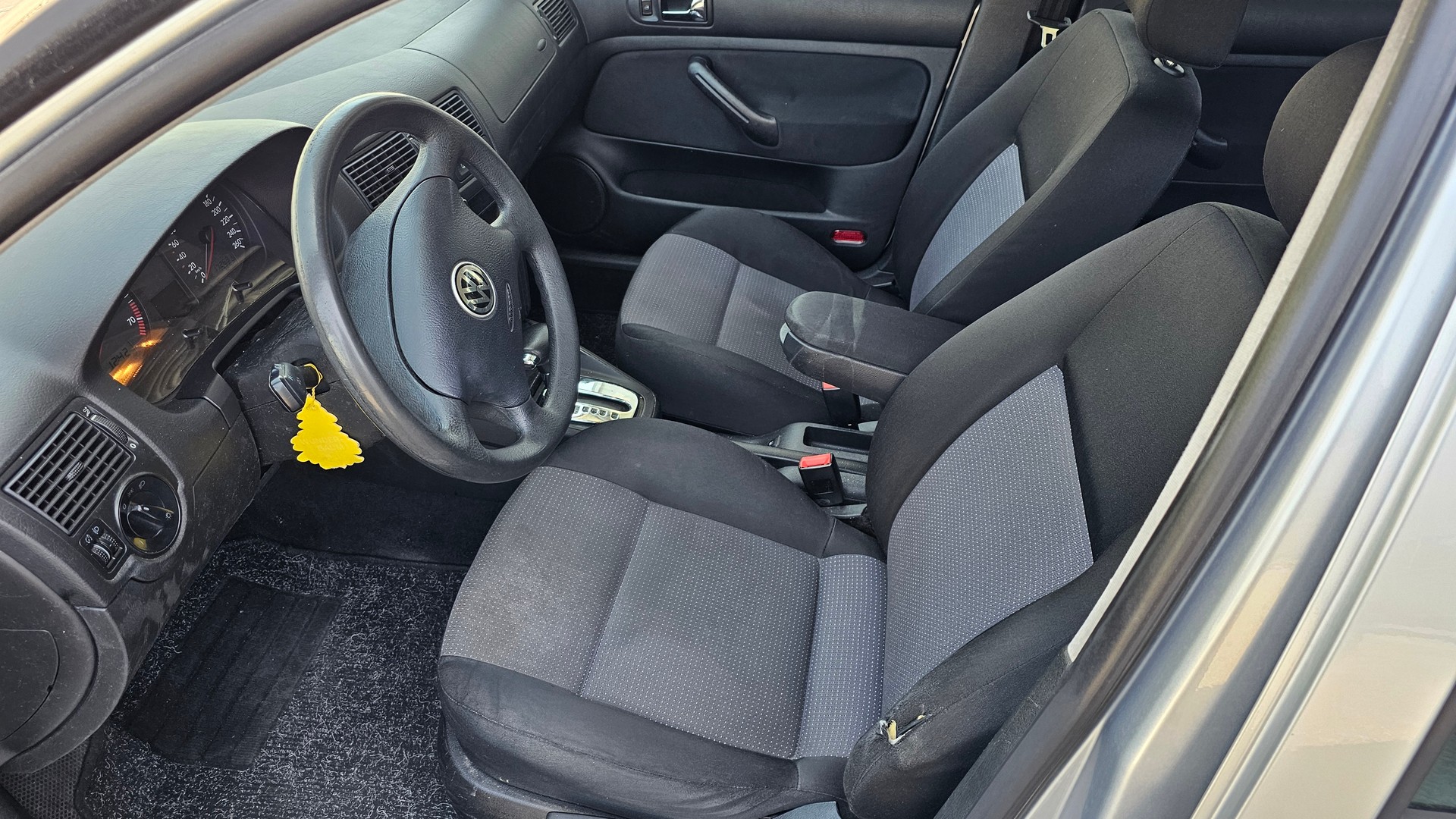 VW Golf 1.6 Comfortline Automatic-image-6