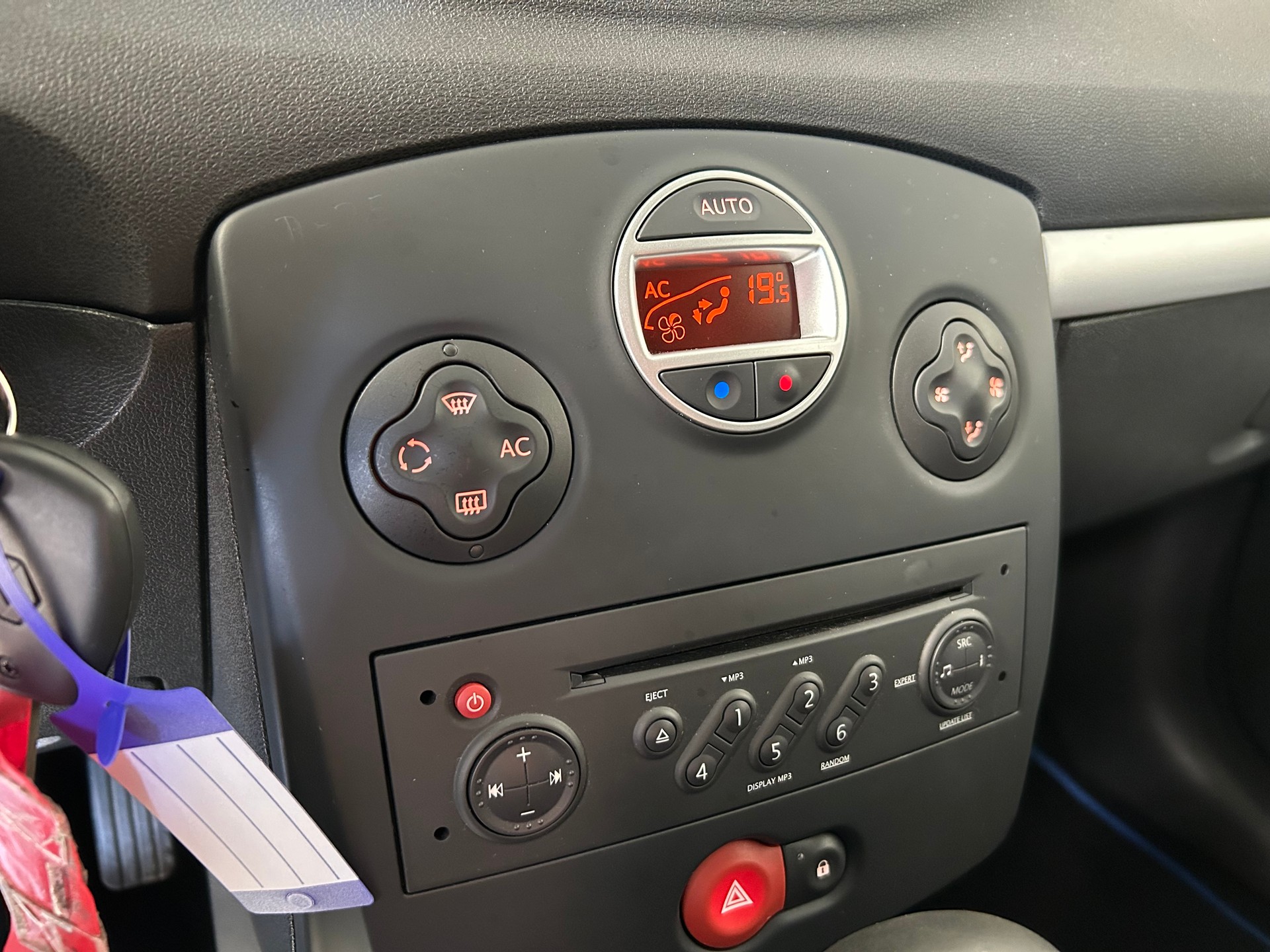 RENAULT Clio 1.6 16V Exception-image-10