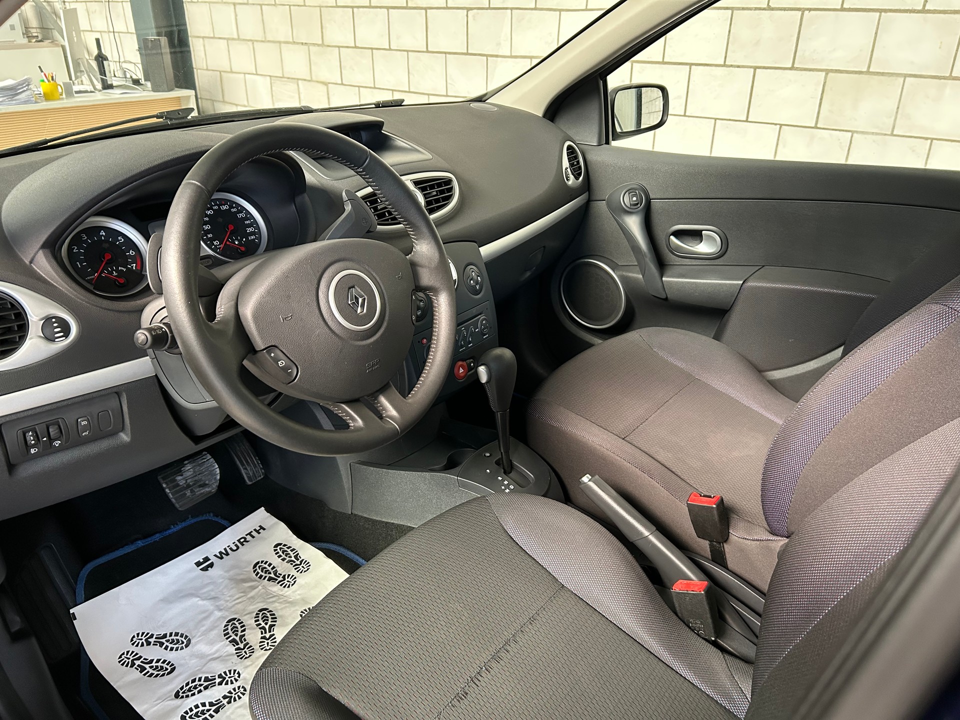 RENAULT Clio 1.6 16V Exception-image-6