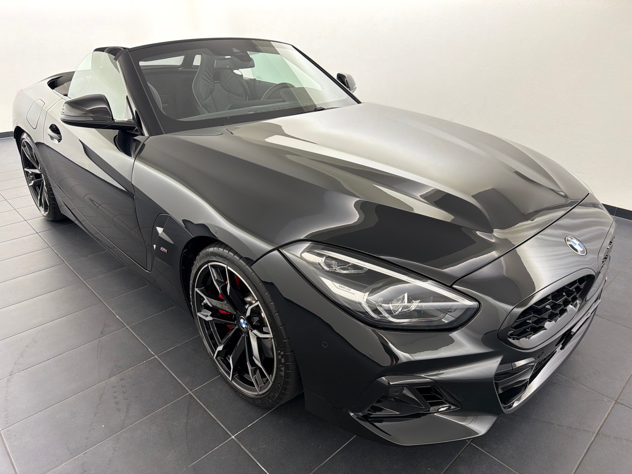 BMW Z4 M40i-showroom-element-3
