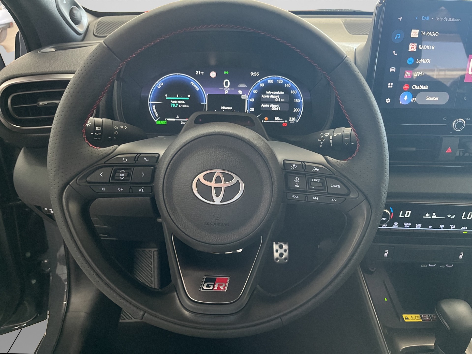 TOYOTA YARIS 1.5 VVT-i HSD GR Sport-image-8