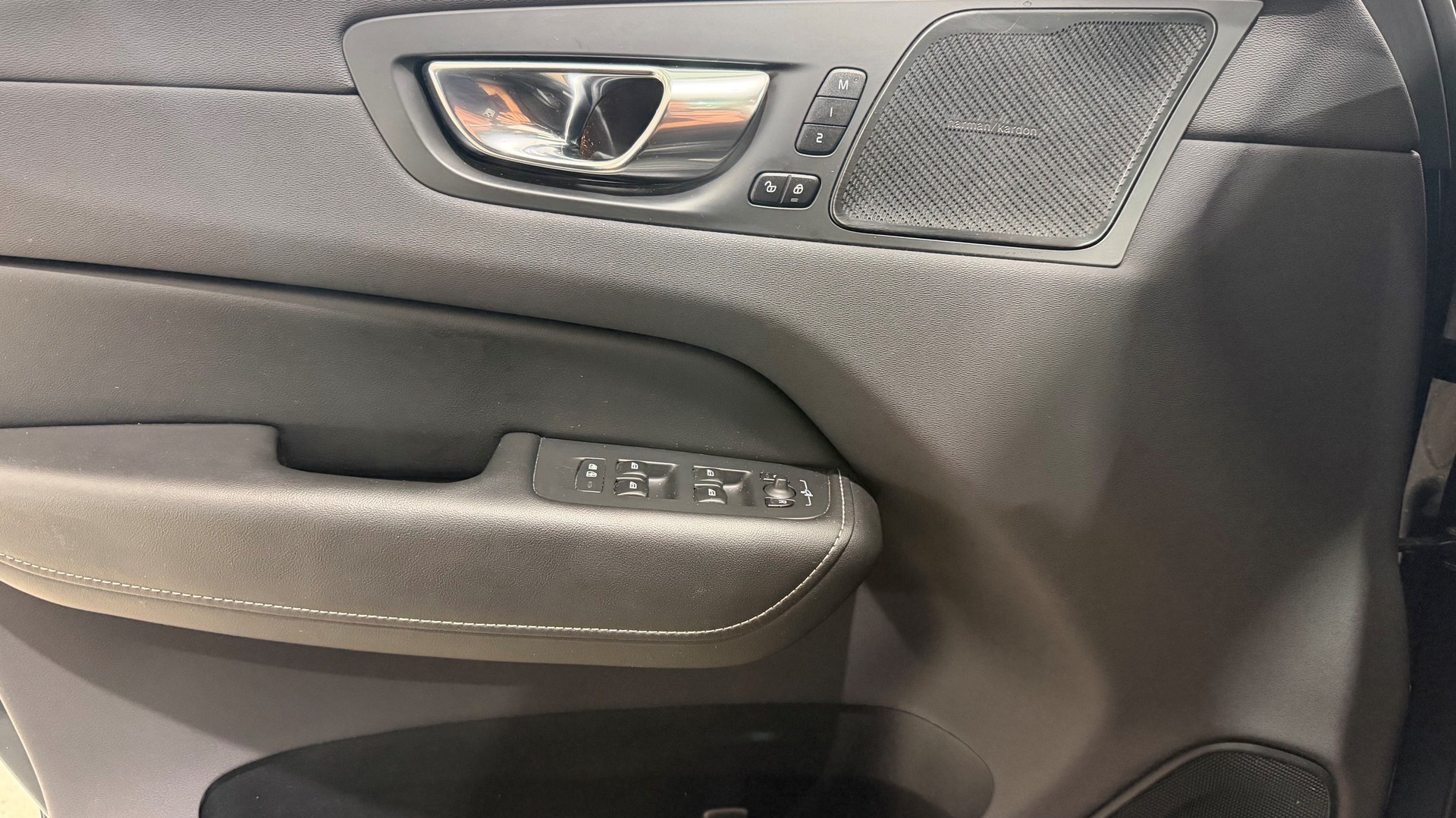 VOLVO XC60 2.0 T8 TE Inscription eAW-image-16