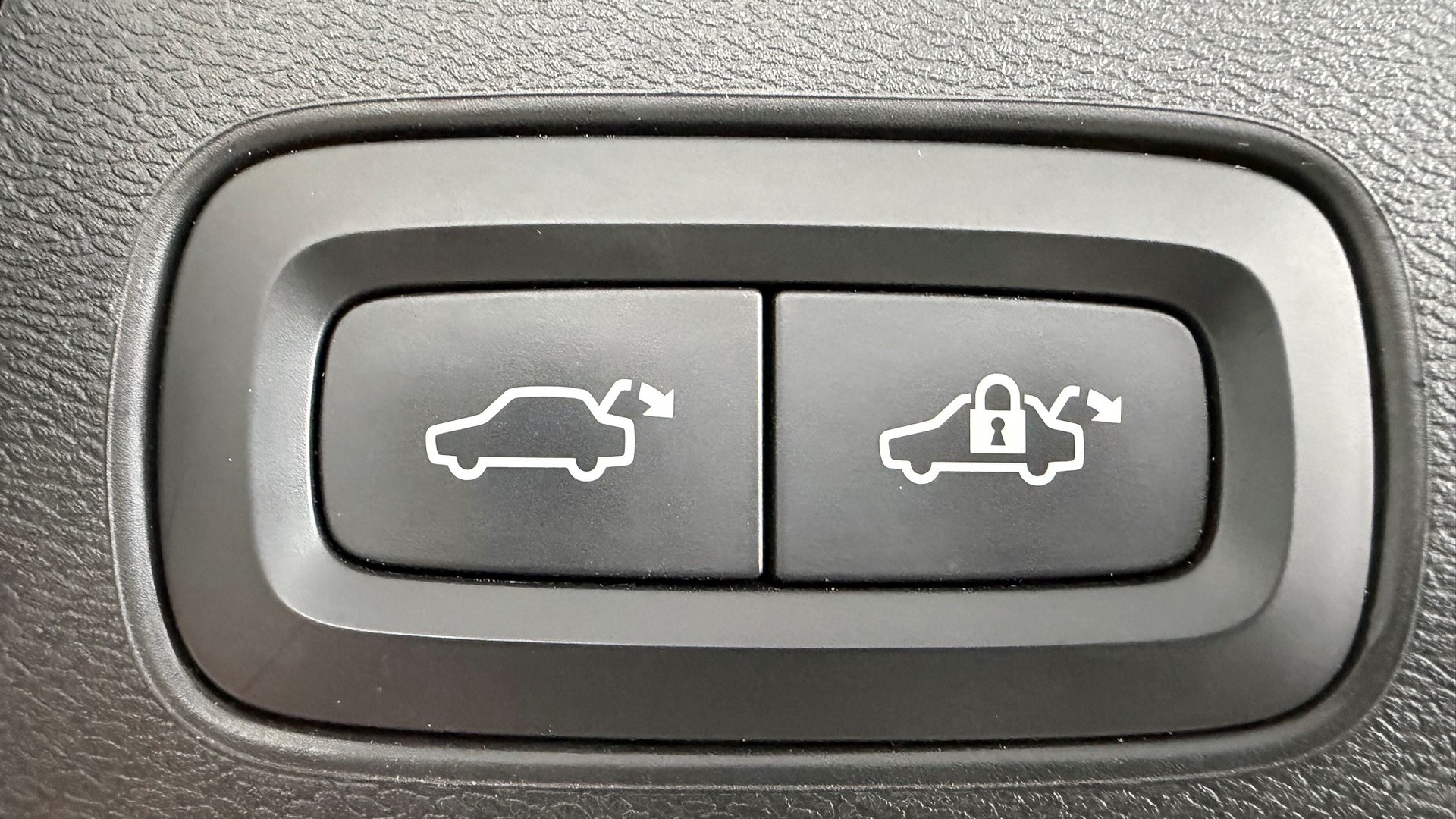 VOLVO XC60 2.0 T8 TE Inscription eAW-image-17