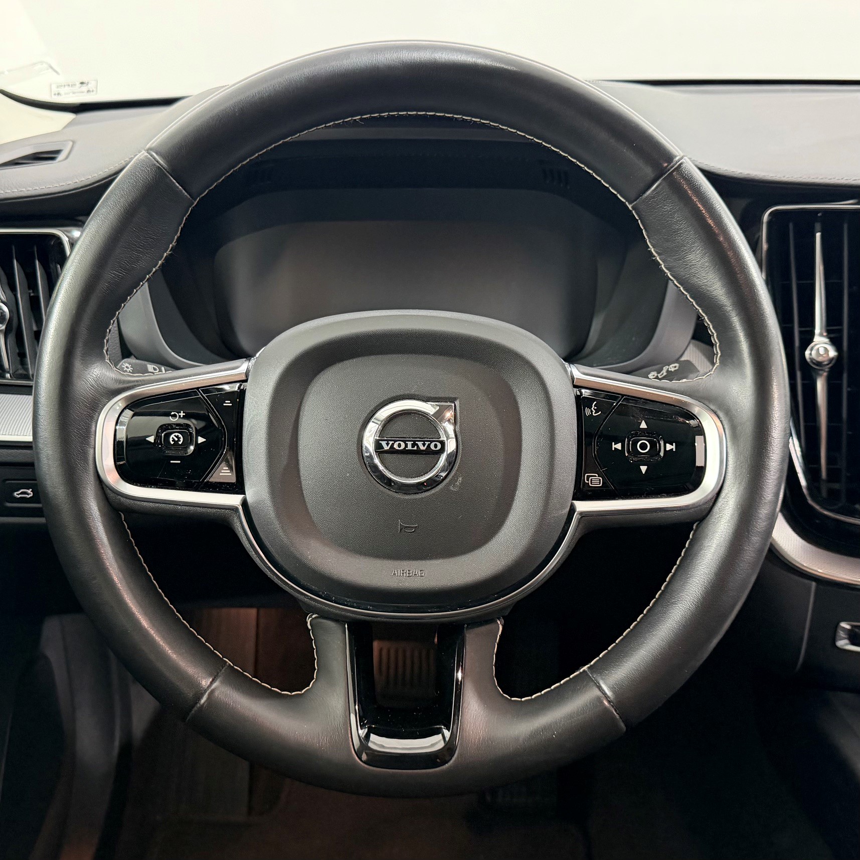VOLVO XC60 2.0 T8 TE Inscription eAW-image-9