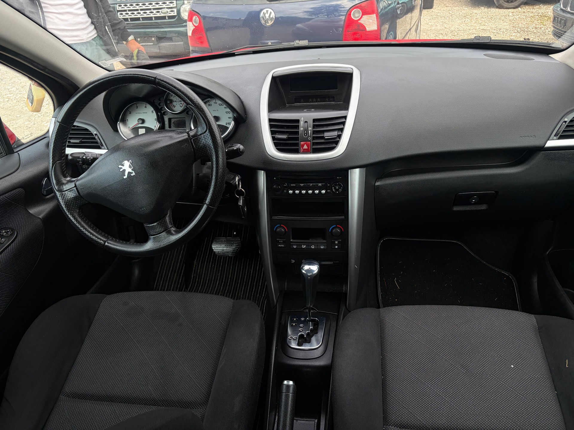 PEUGEOT 207 1.6 16V XT Automatic-image-8