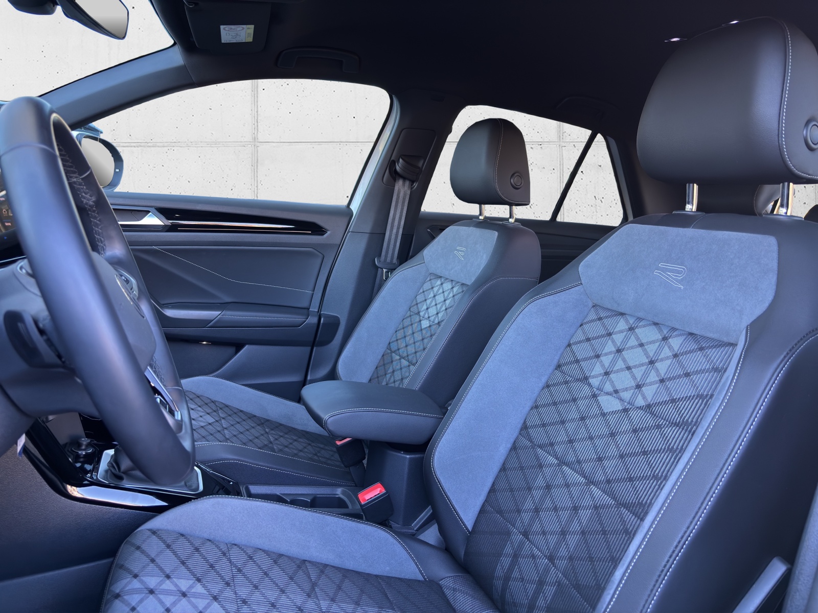 VW T-Roc 1.5 TSI EVO R-Line DSG mit AHK-image-23