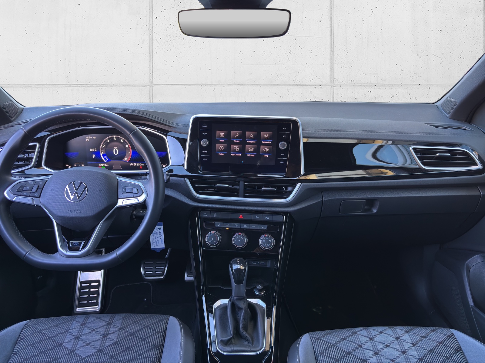 VW T-Roc 1.5 TSI EVO R-Line DSG mit AHK-image-11