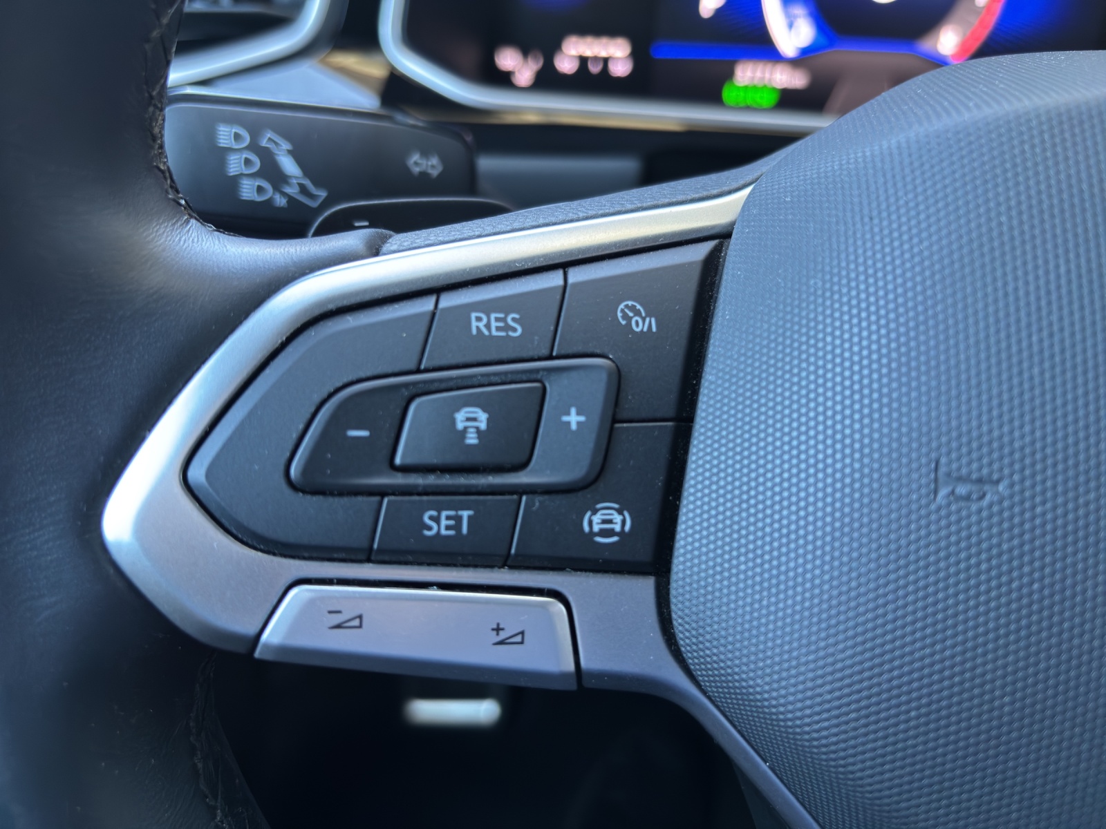 VW T-Roc 1.5 TSI EVO R-Line DSG mit AHK-image-13