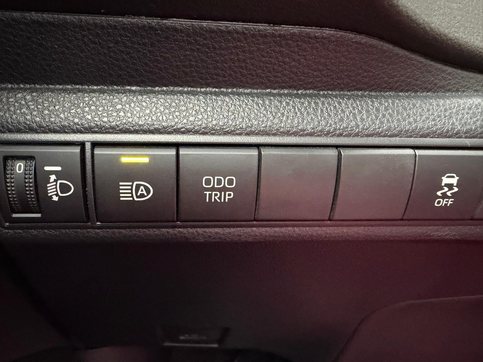 TOYOTA Corolla 1.8 HSD Trend e- CVT-image-16