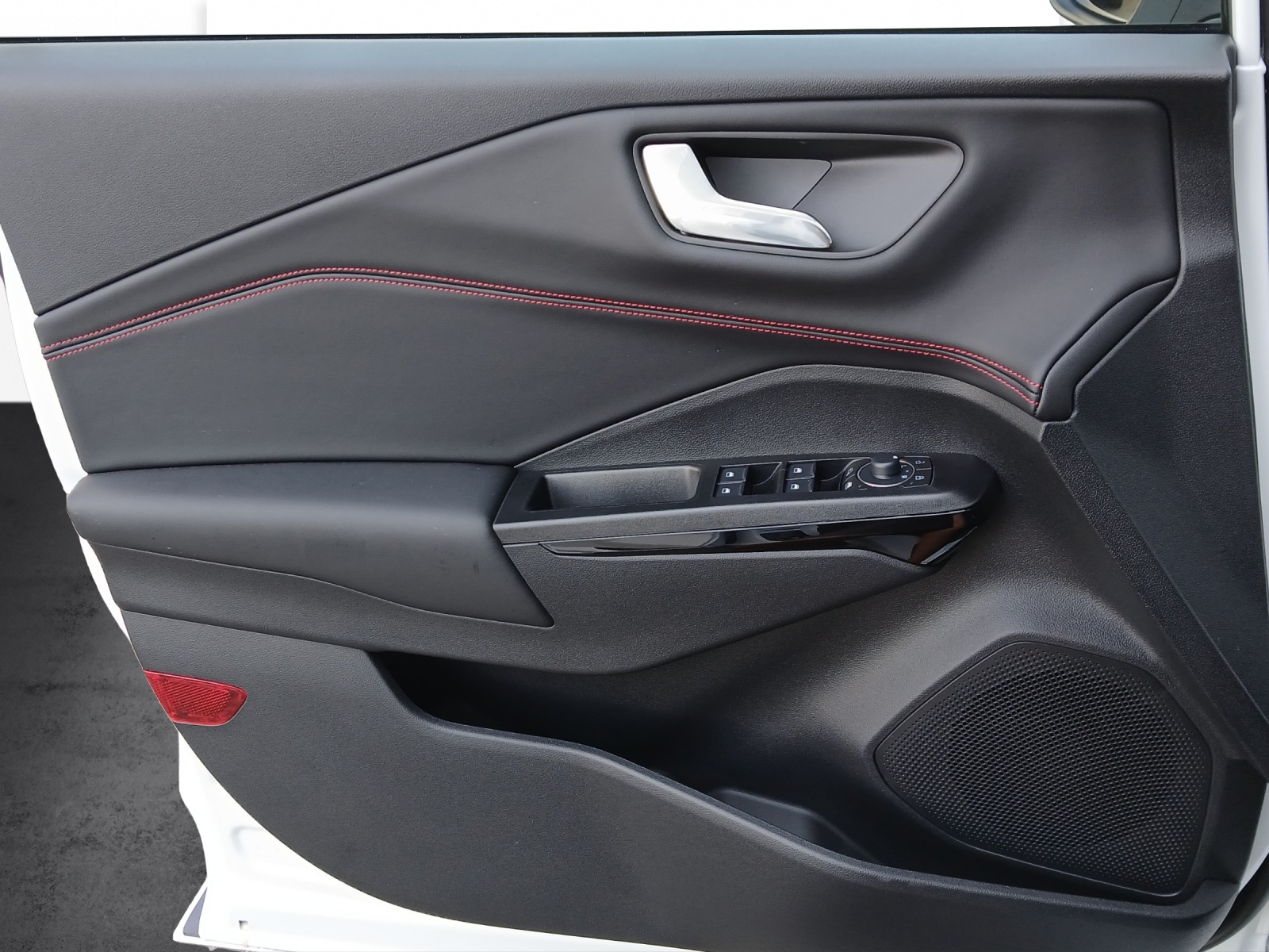 FORD Puma 1.0 EcoB Hybrid 155 ST-Line X Black & White Edition-image-11