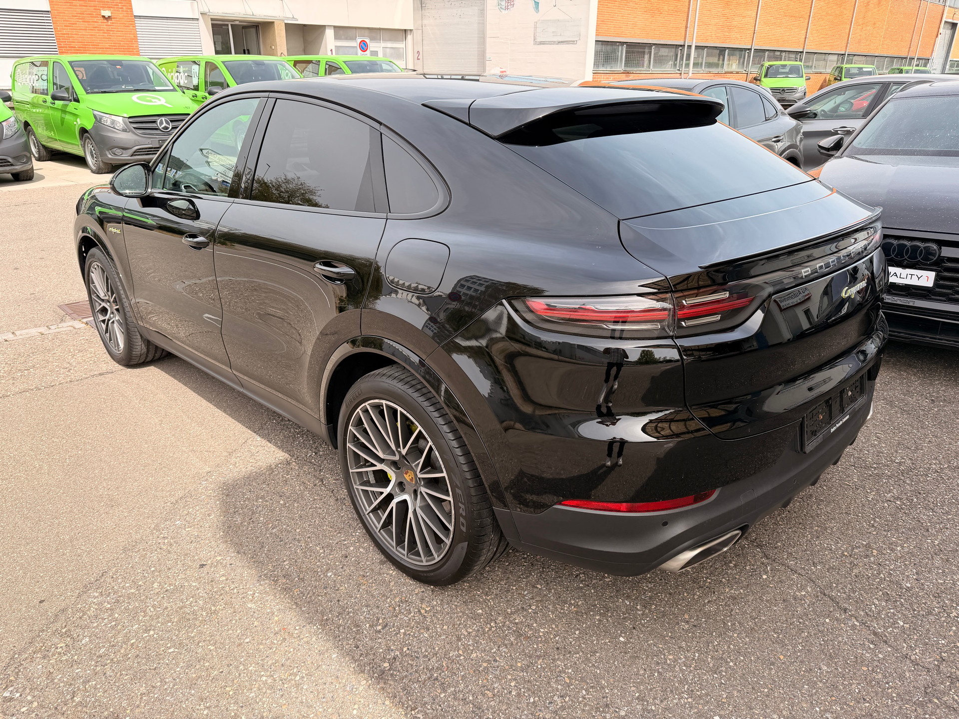 PORSCHE Cayenne Coupé E-Hybrid-image-2