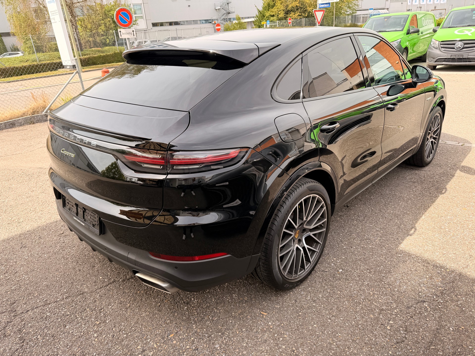 PORSCHE Cayenne Coupé E-Hybrid-image-4