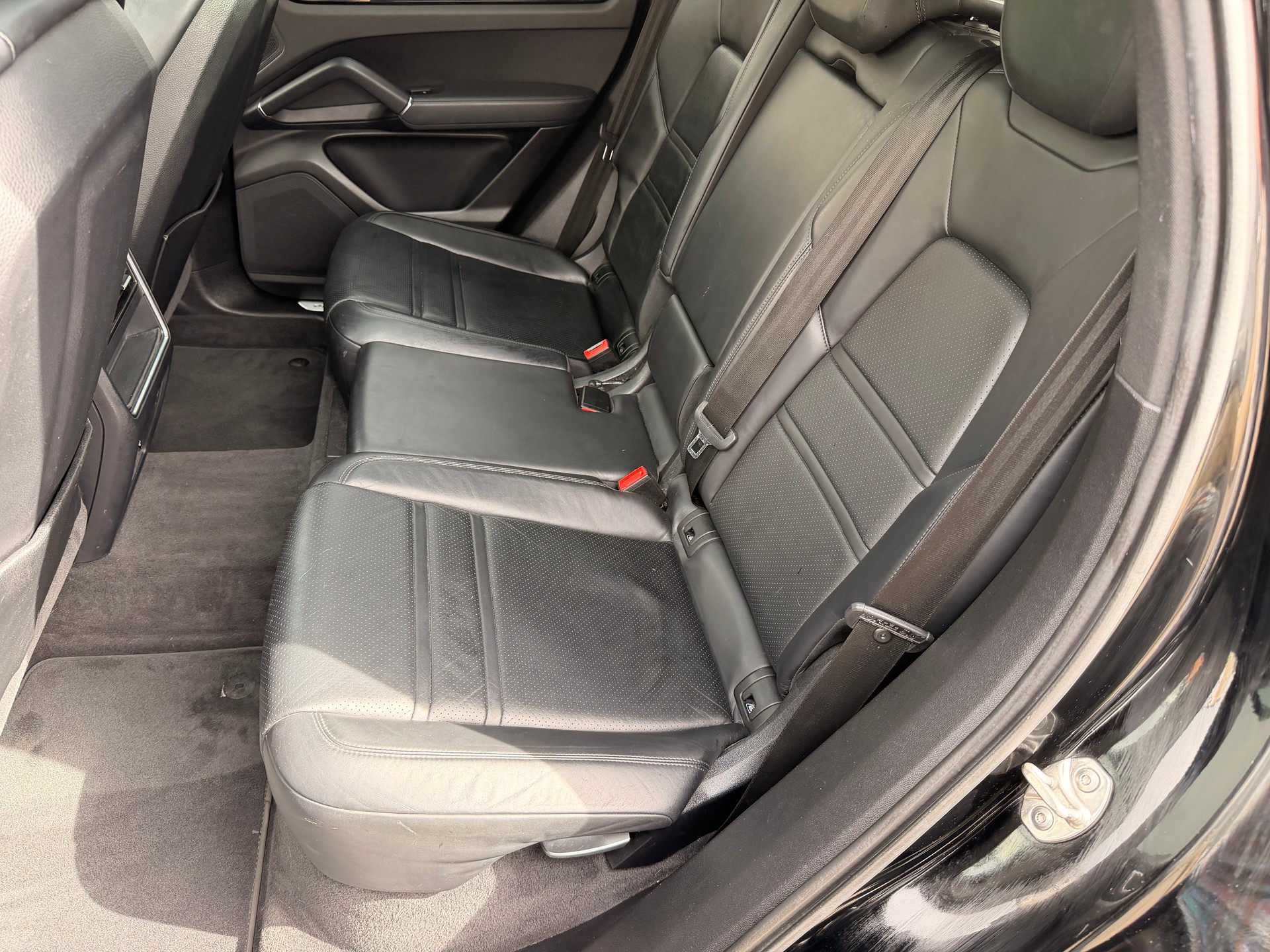 PORSCHE Cayenne Coupé E-Hybrid-image-7