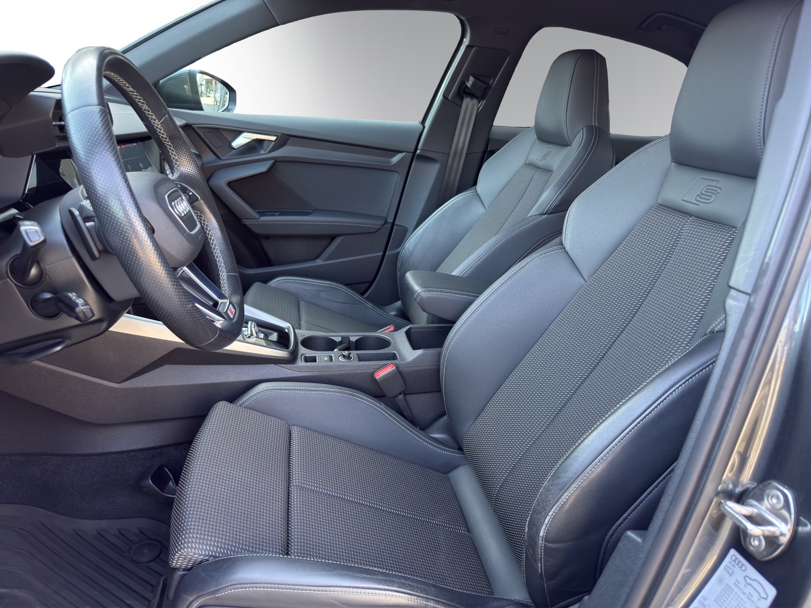 AUDI A3 Lim. 35 TFSI S-Line-image-9