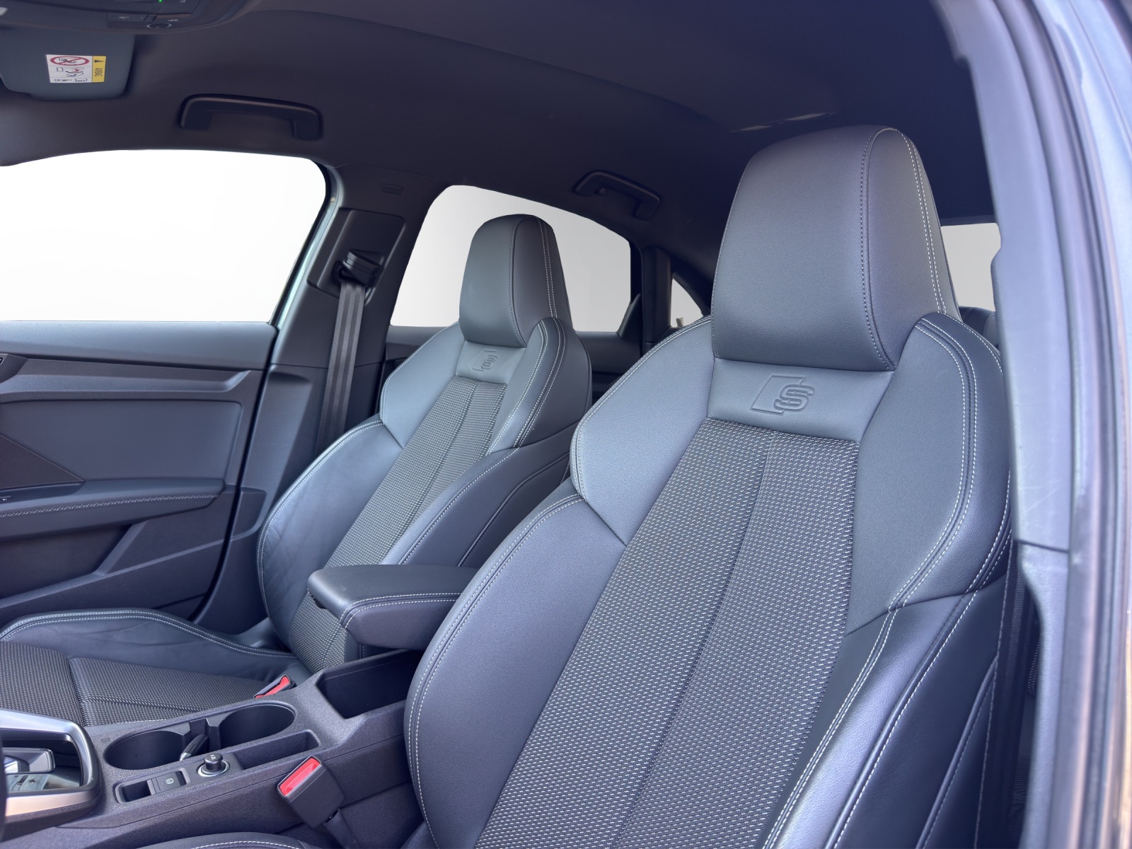 AUDI A3 Lim. 35 TFSI S-Line-image-8