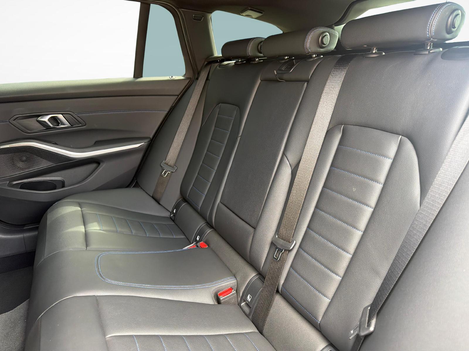 BMW 330e xDrive Touring M Sport-image-18