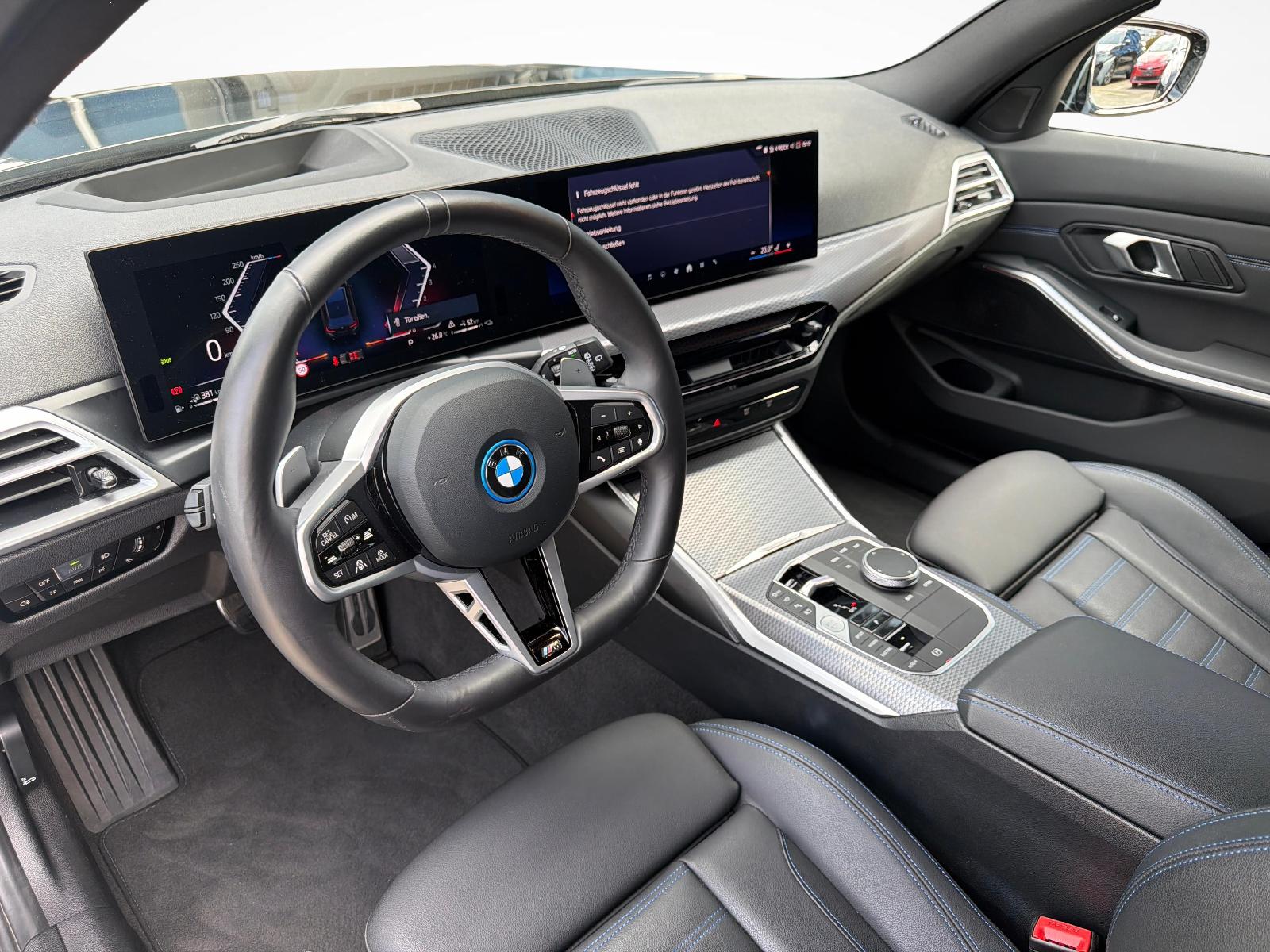 BMW 330e xDrive Touring M Sport-image-11