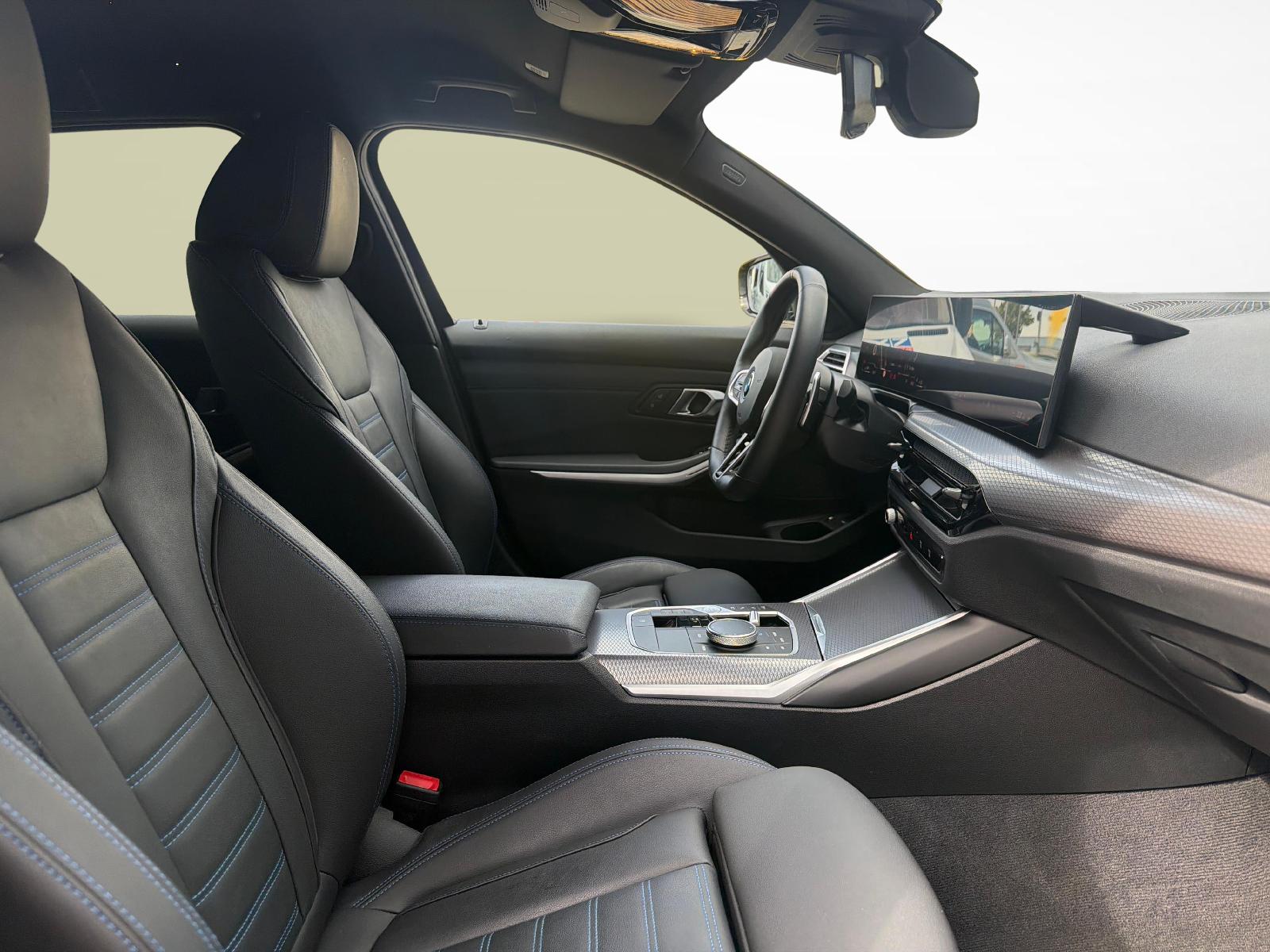 BMW 330e xDrive Touring M Sport-image-12