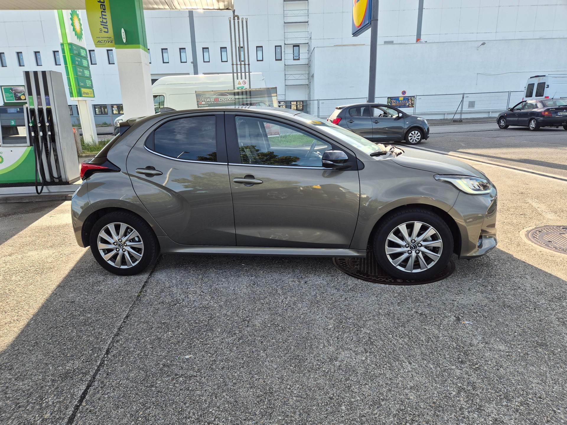 MAZDA 2 Hybrid Prime-line-image-4