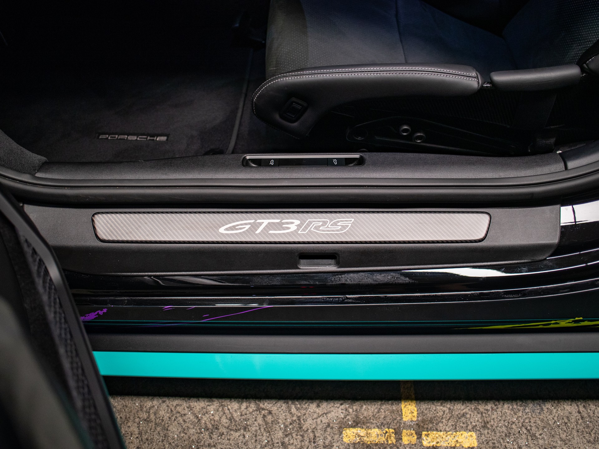 PORSCHE 911 GT3 RS-image-9