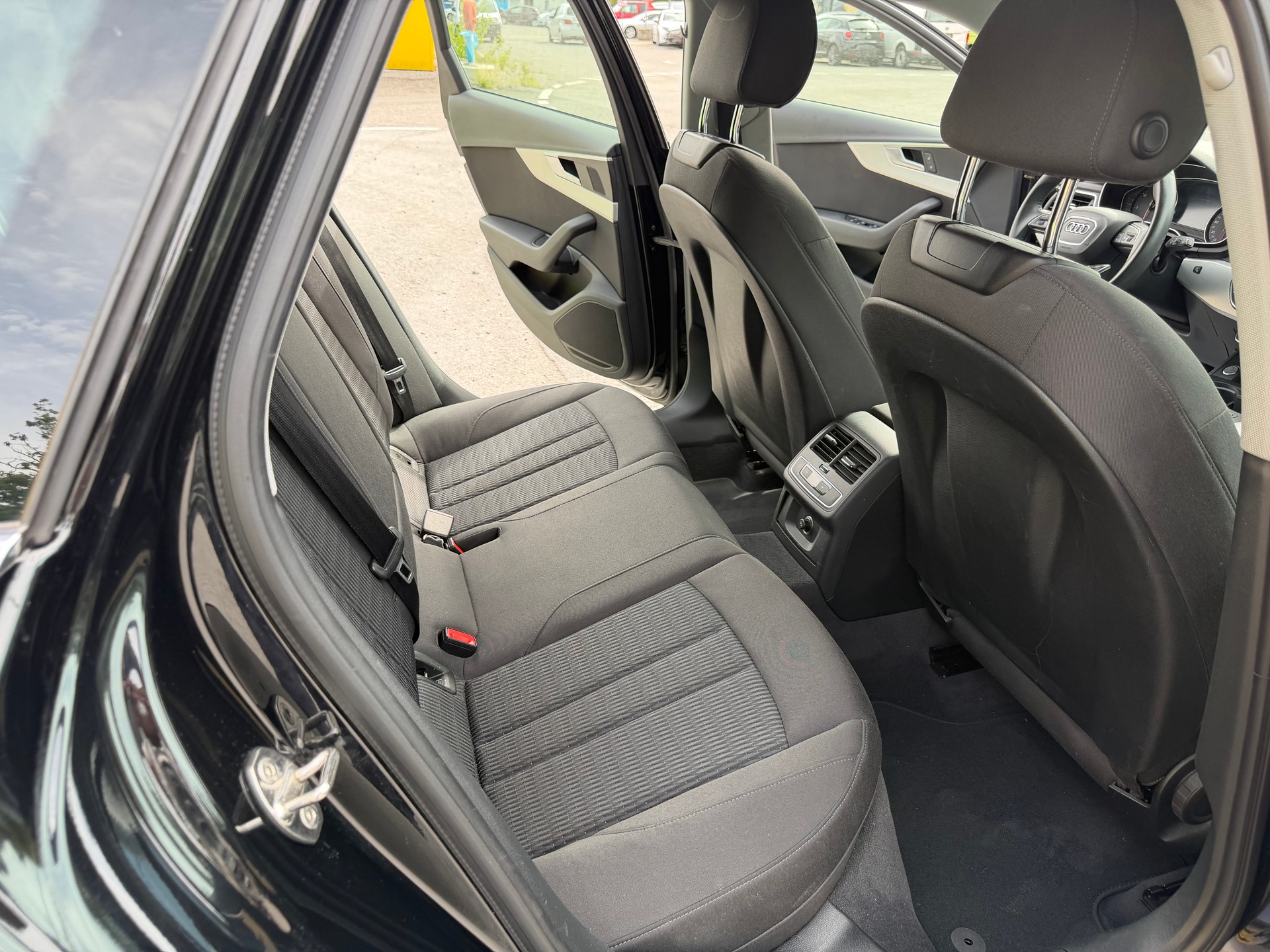 AUDI A4 Avant 40 TDI Sport quattro S-tronic-image-12