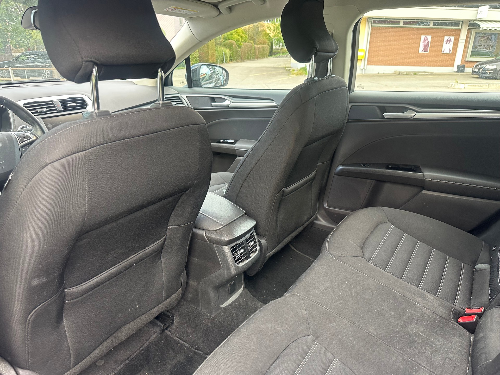 FORD Mondeo 2.0 TDCi Ambiente Powershift-image-5