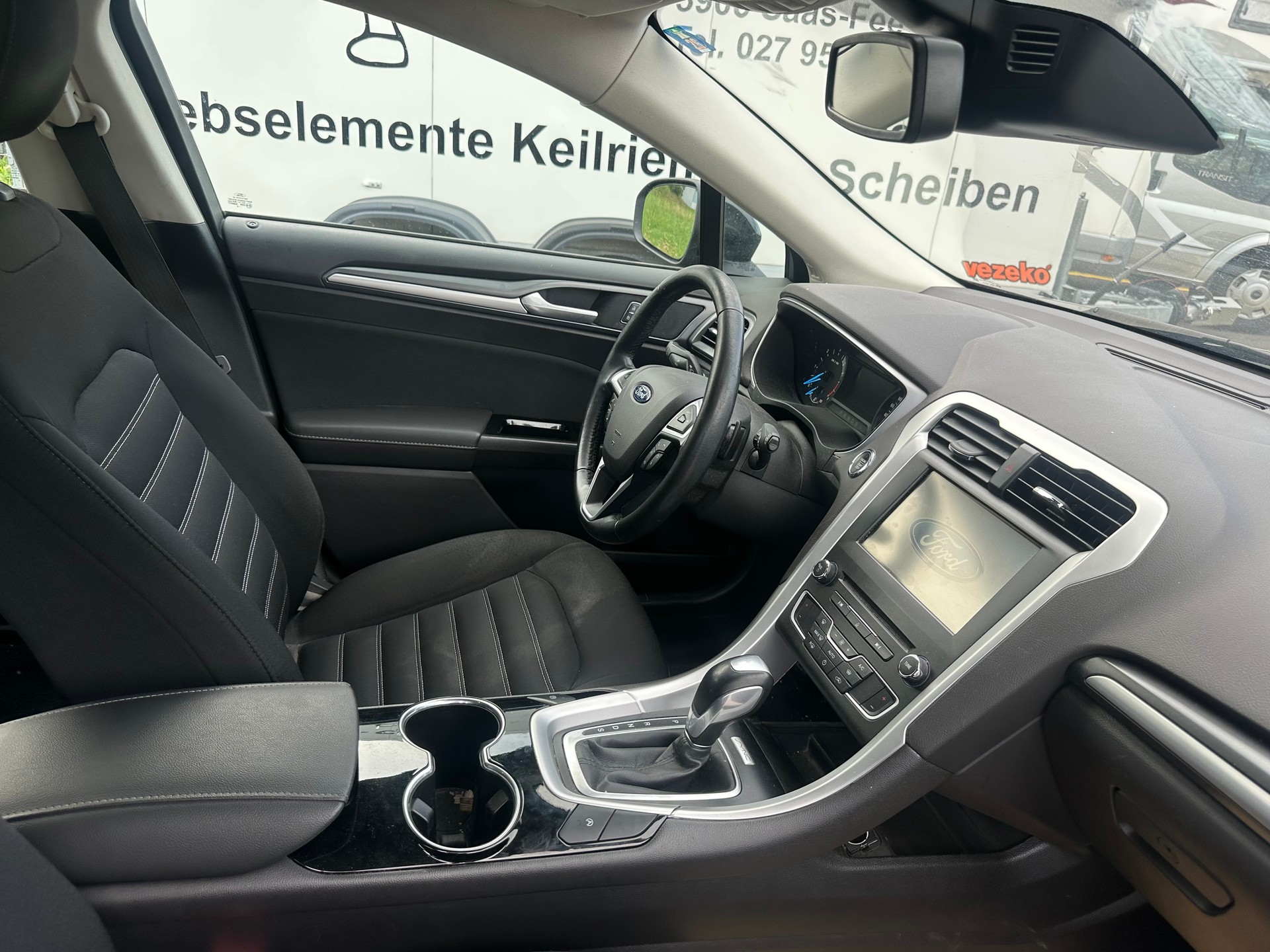 FORD Mondeo 2.0 TDCi Ambiente Powershift-image-8