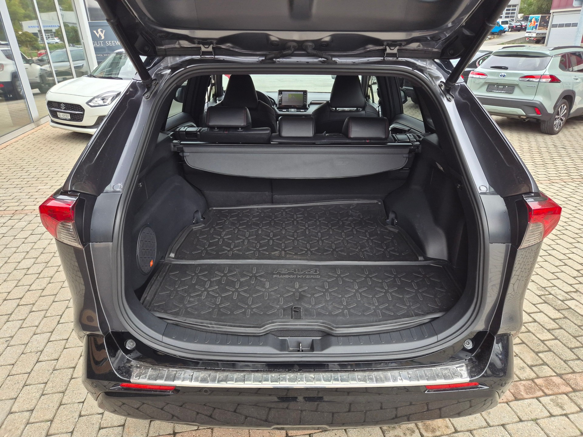 TOYOTA RAV-4 2.5 PHEV Platinum e-CVT 4WD-image-4