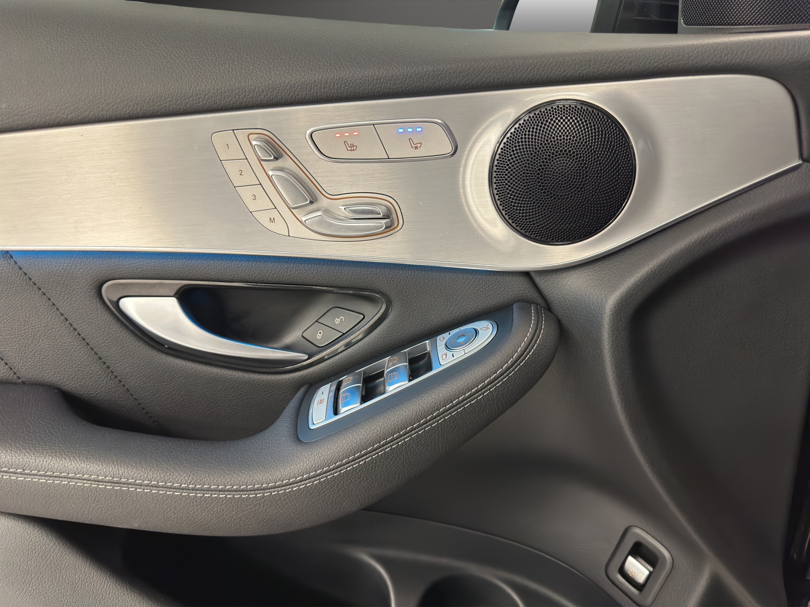 MERCEDES-BENZ GLC 300 Exclusive 4Matic-image-12