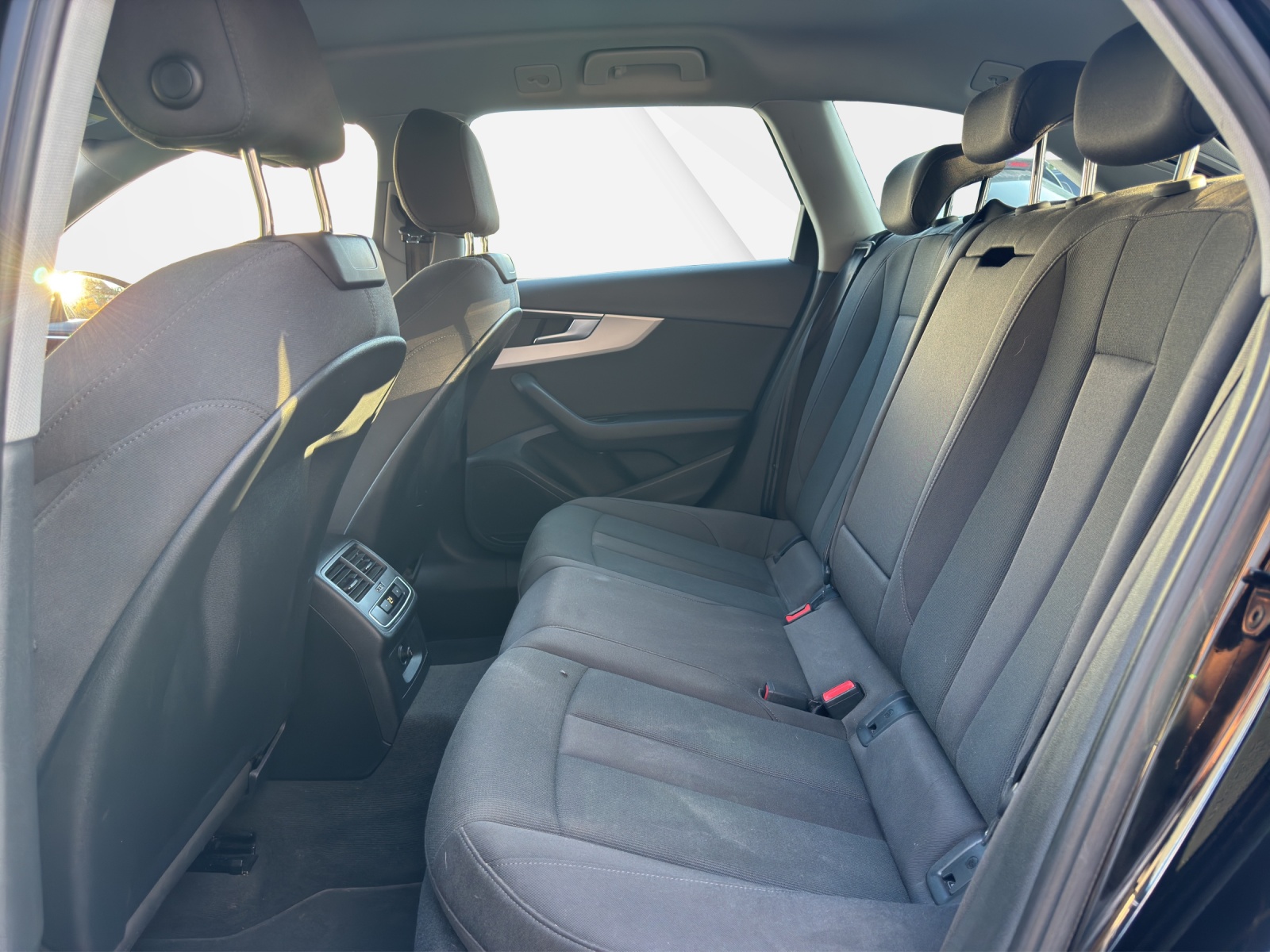 AUDI A4 Avant 35 TDI advanced Attraction S-tronic-image-11