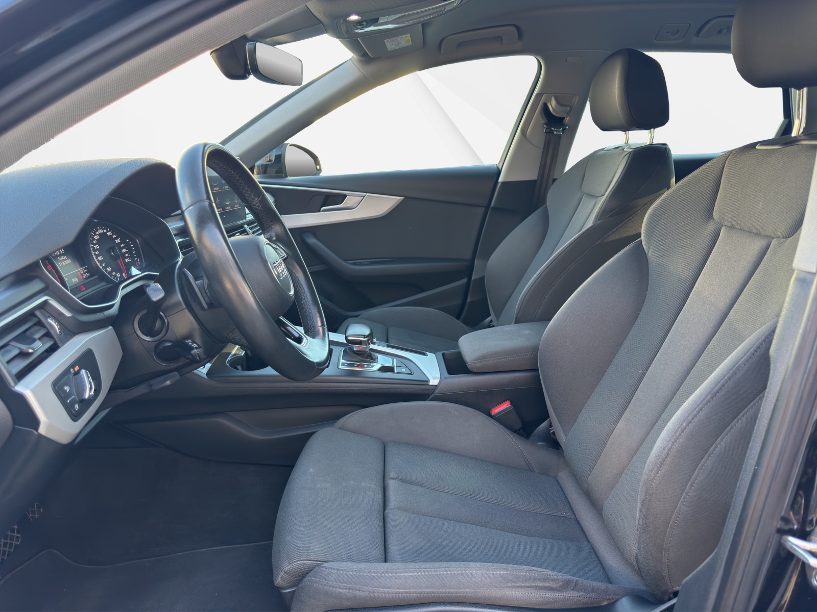 AUDI A4 Avant 35 TDI advanced Attraction S-tronic-image-8