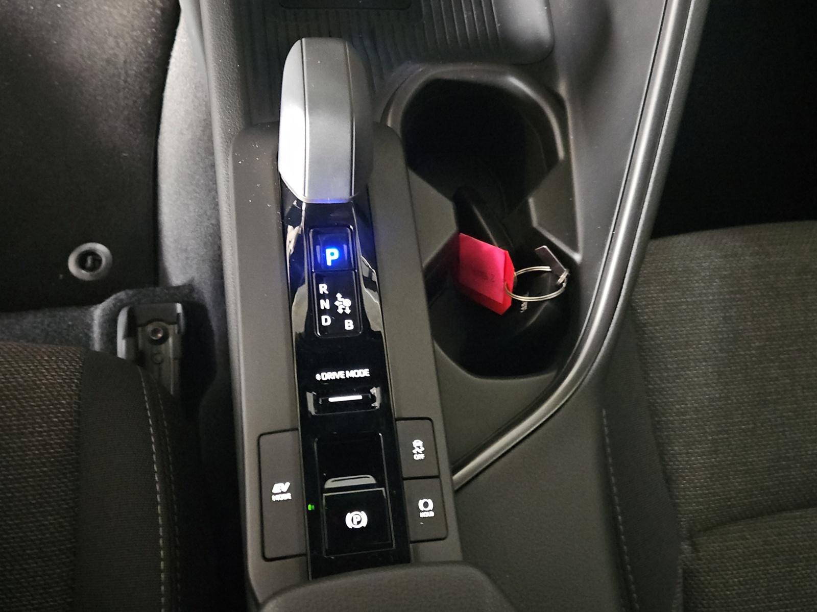 TOYOTA C-HR 2.0 HEV Swiss Edition 4x4-image-18