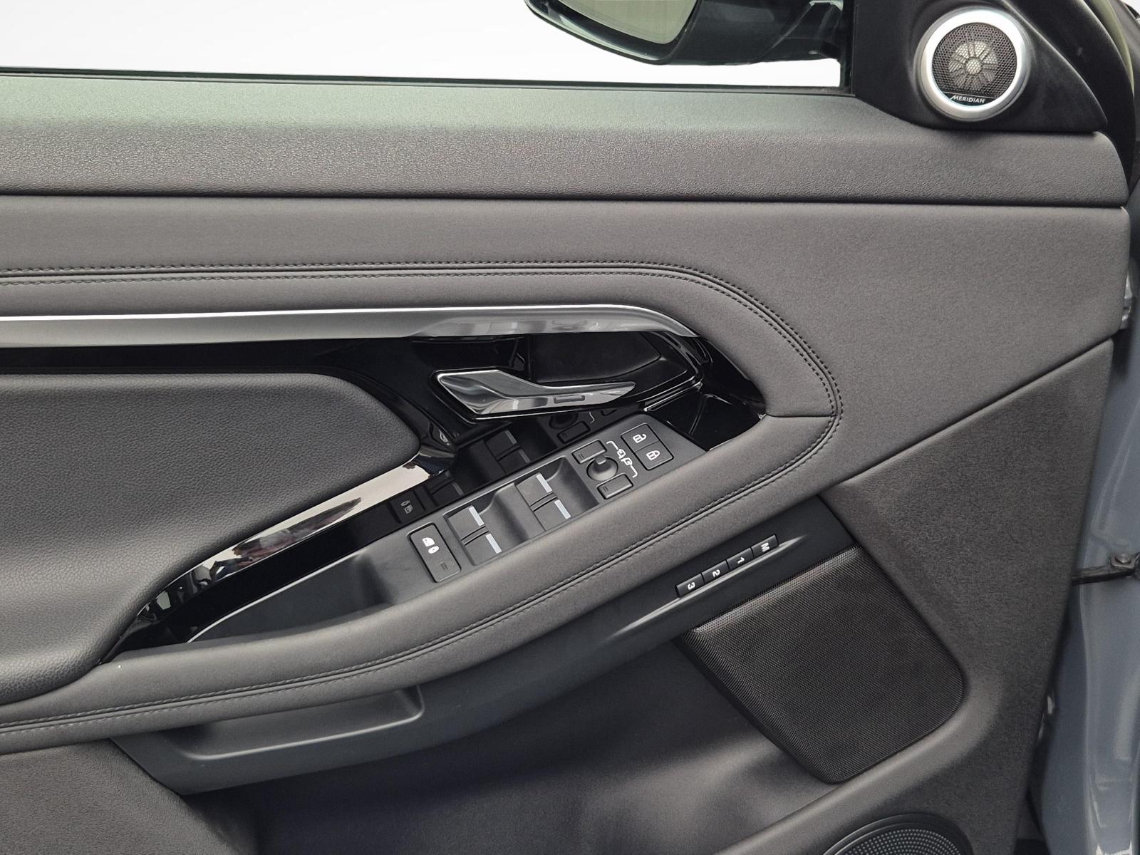 LAND ROVER Range Rover Evoque 1.5 T 300e R-Dynamic SE-image-18
