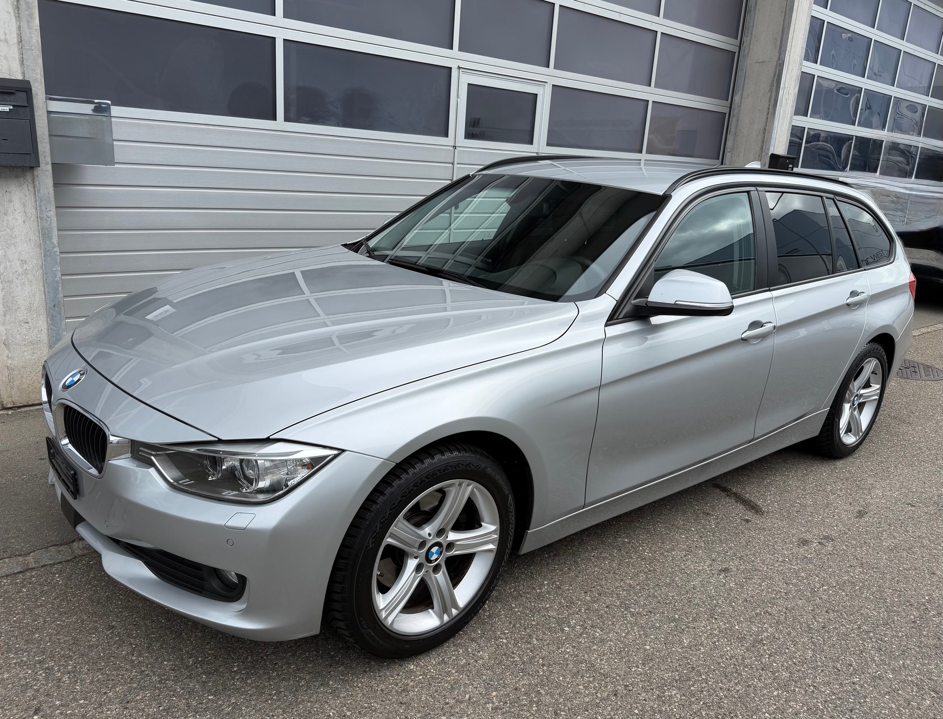 BMW 320d xDrive Touring Sport Line Steptronic-image-1