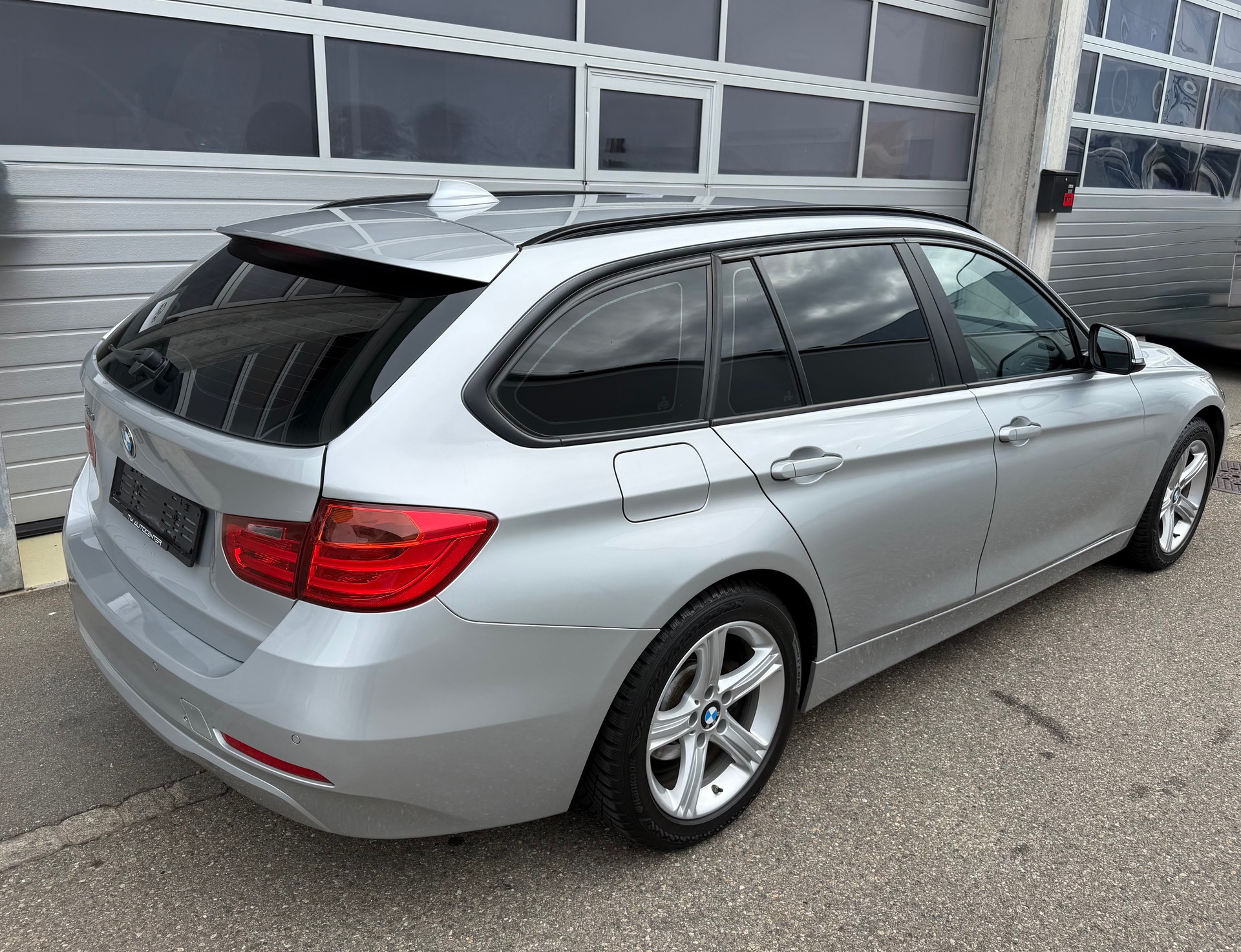BMW 320d xDrive Touring Sport Line Steptronic-image-5