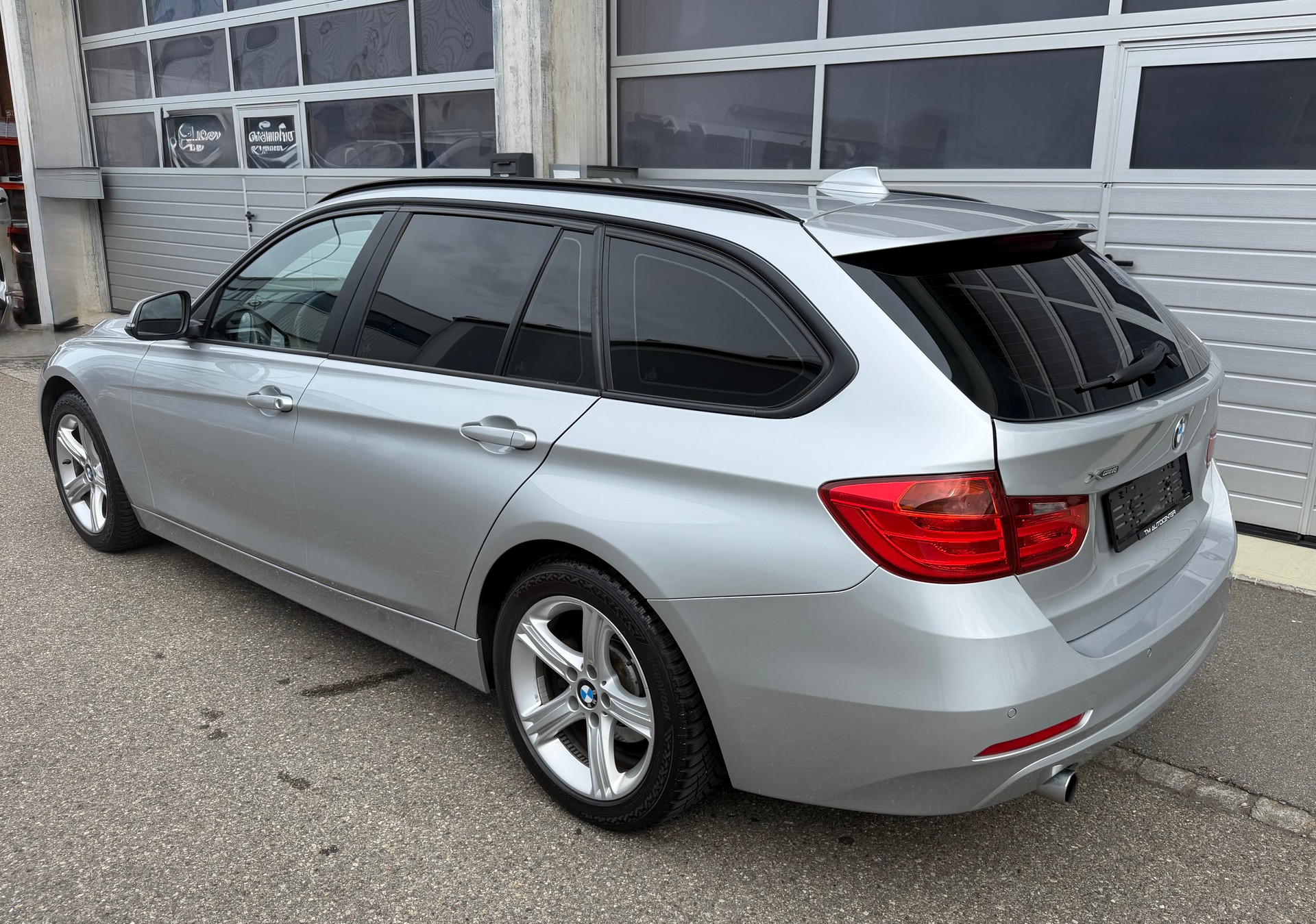 BMW 320d xDrive Touring Sport Line Steptronic-image-3