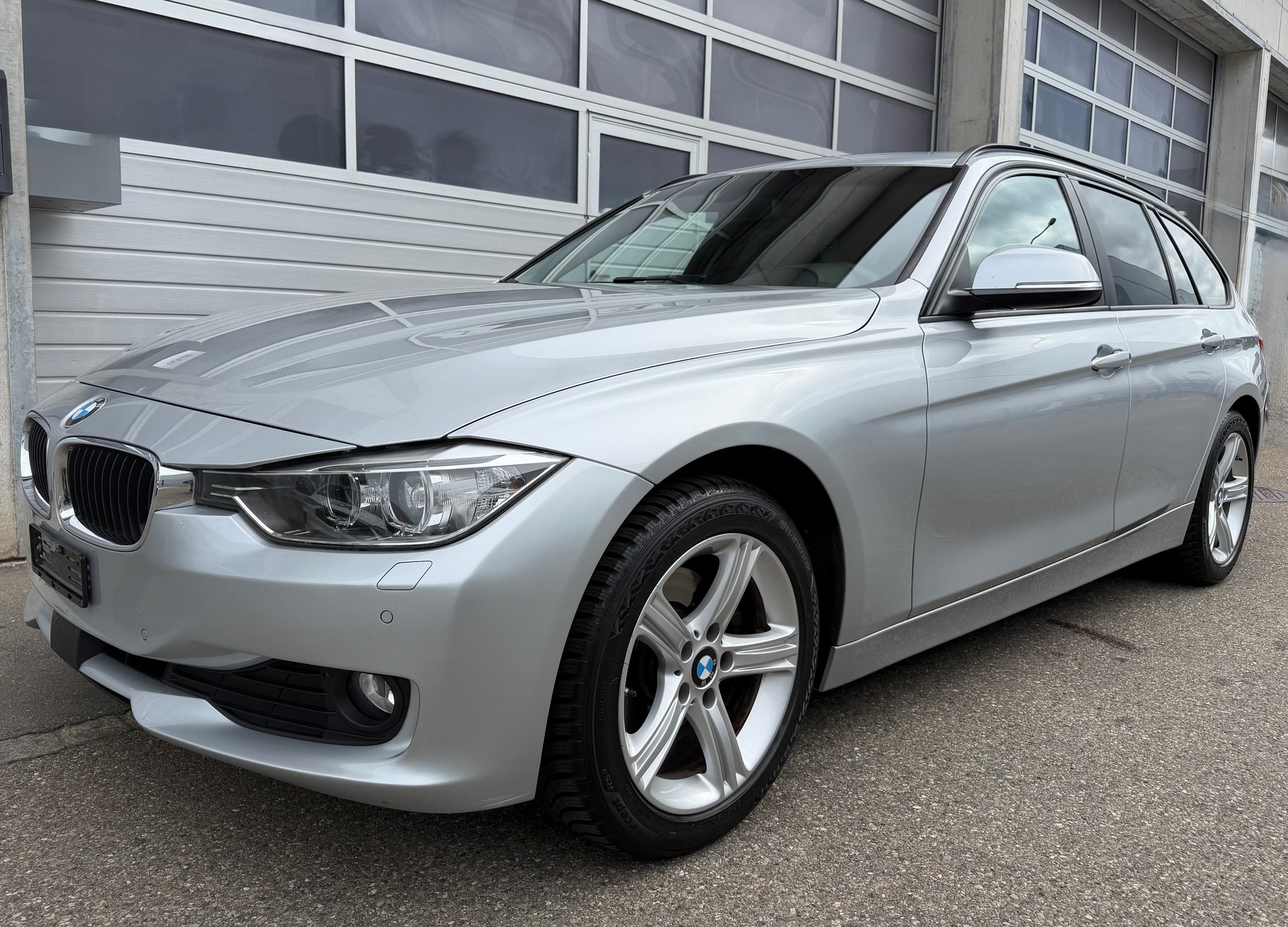 BMW 320d xDrive Touring Sport Line Steptronic-image-0