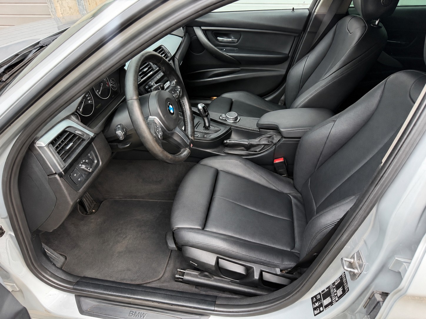 BMW 320d xDrive Touring Sport Line Steptronic-image-10
