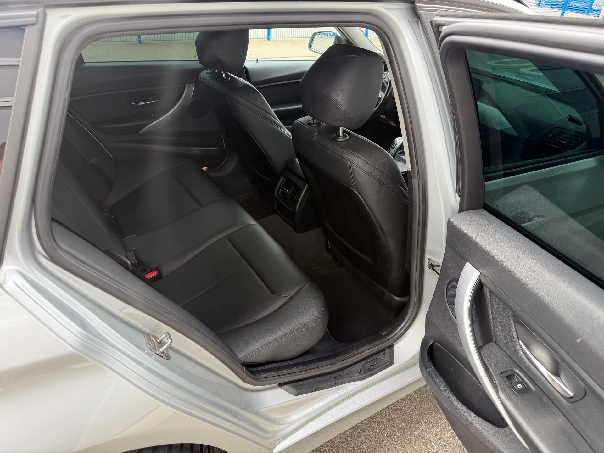 BMW 320d xDrive Touring Sport Line Steptronic-image-14