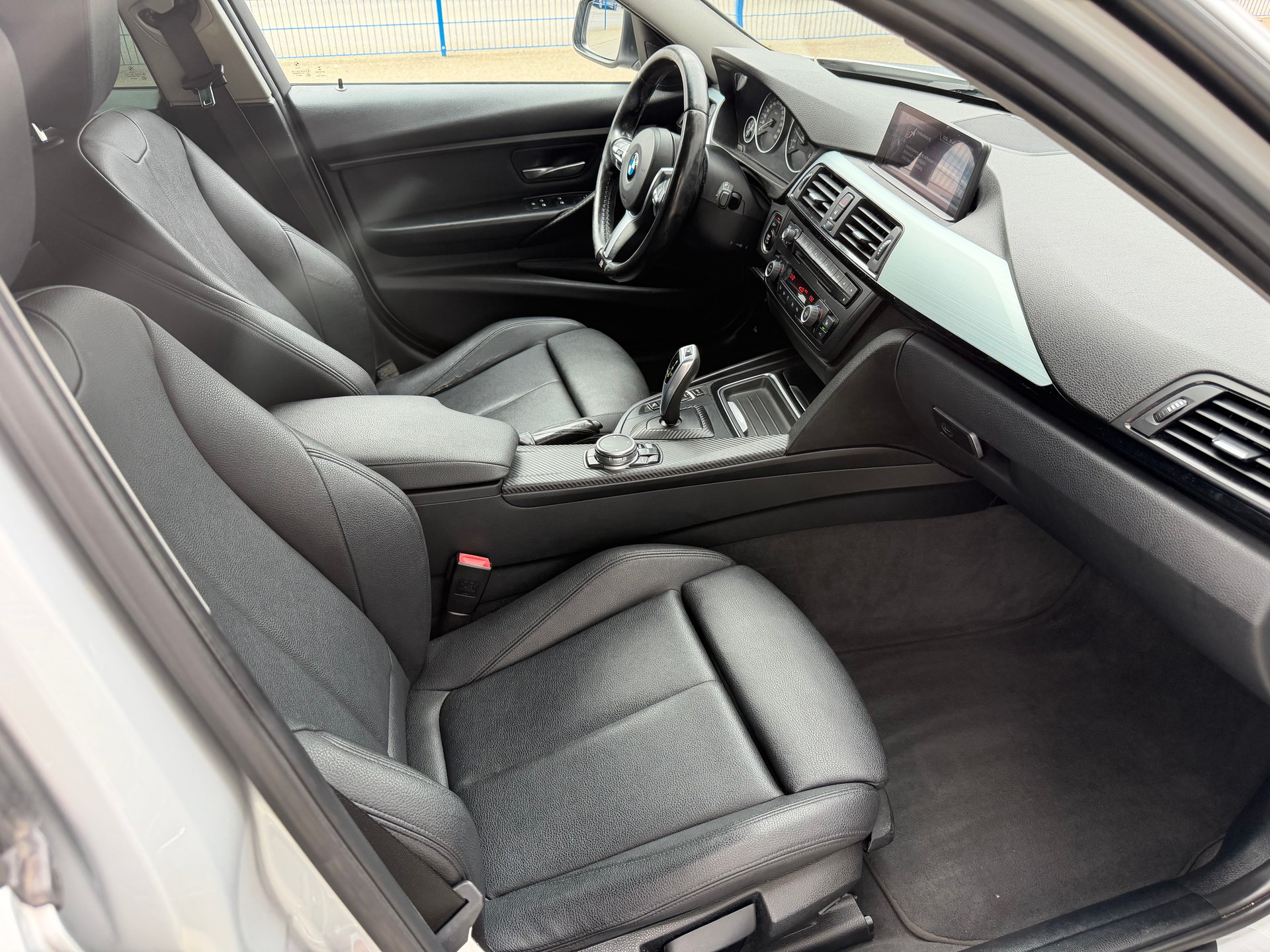 BMW 320d xDrive Touring Sport Line Steptronic-image-13
