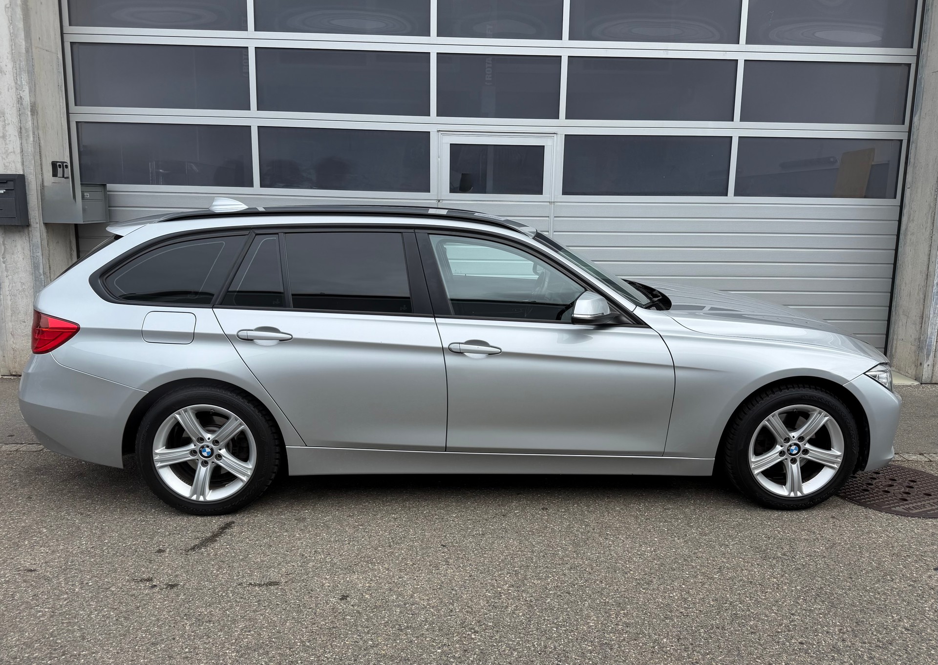 BMW 320d xDrive Touring Sport Line Steptronic-image-7