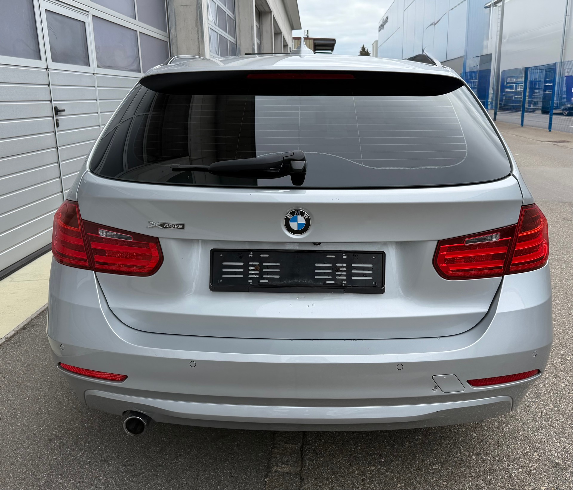 BMW 320d xDrive Touring Sport Line Steptronic-image-4