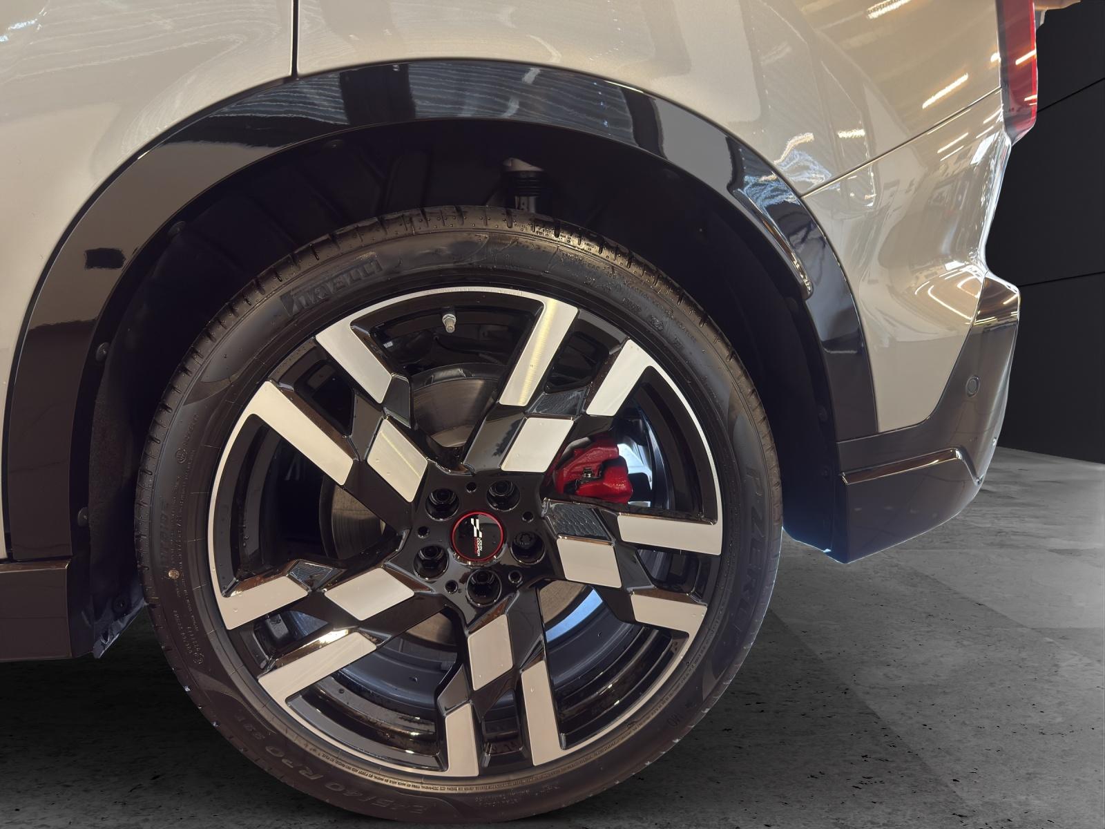 MINI Countryman U25 2.0i John Cooper Works ALL4-image-9