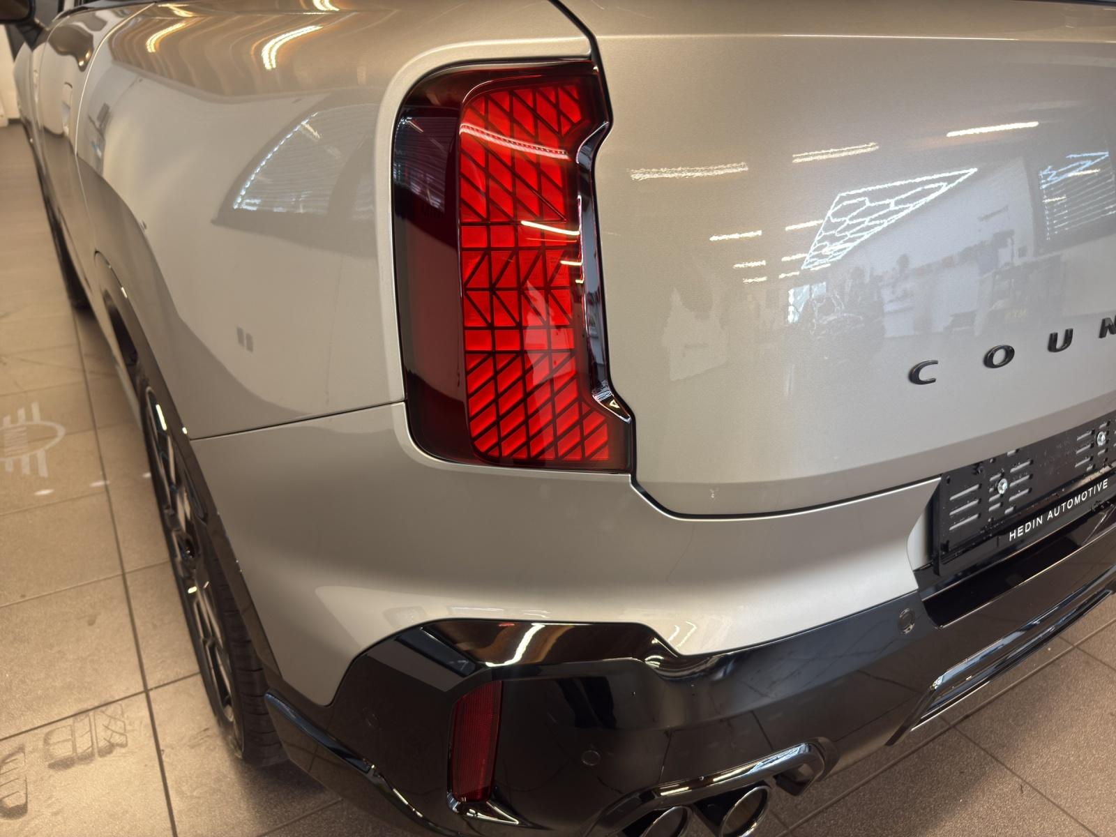 MINI Countryman U25 2.0i John Cooper Works ALL4-image-22