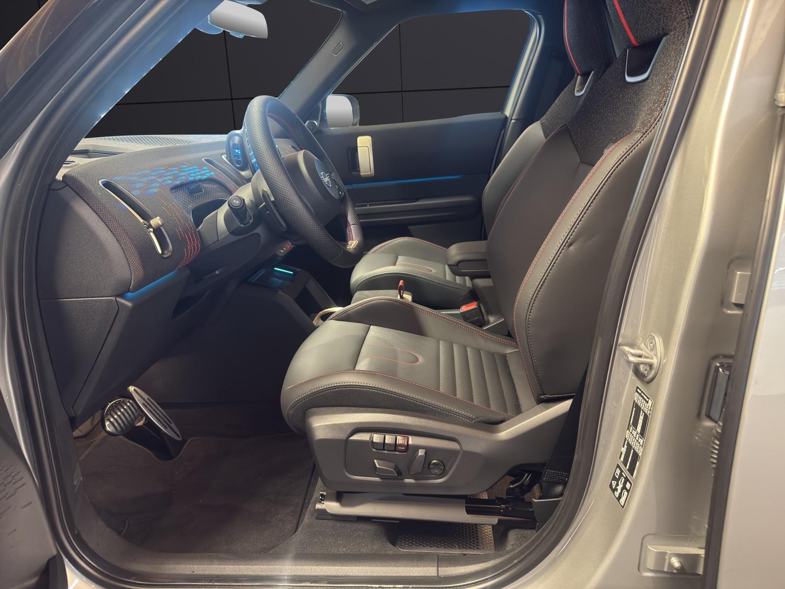 MINI Countryman U25 2.0i John Cooper Works ALL4-image-11