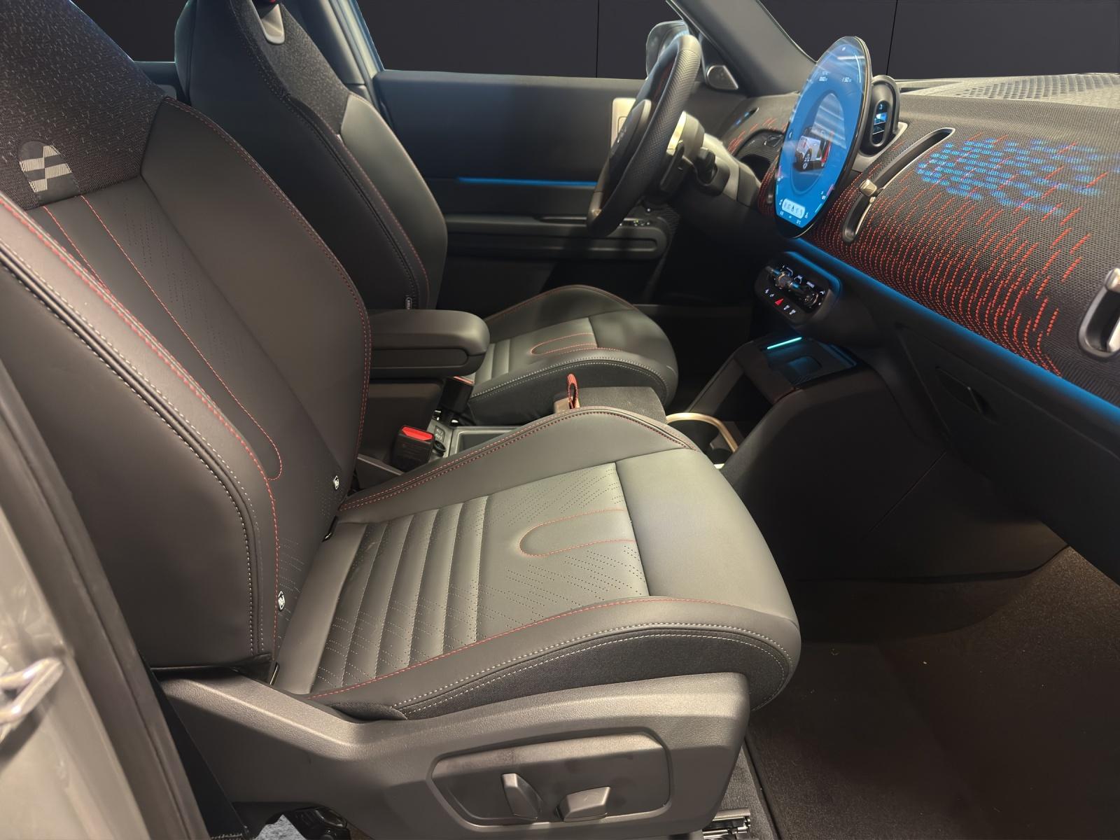 MINI Countryman U25 2.0i John Cooper Works ALL4-image-14