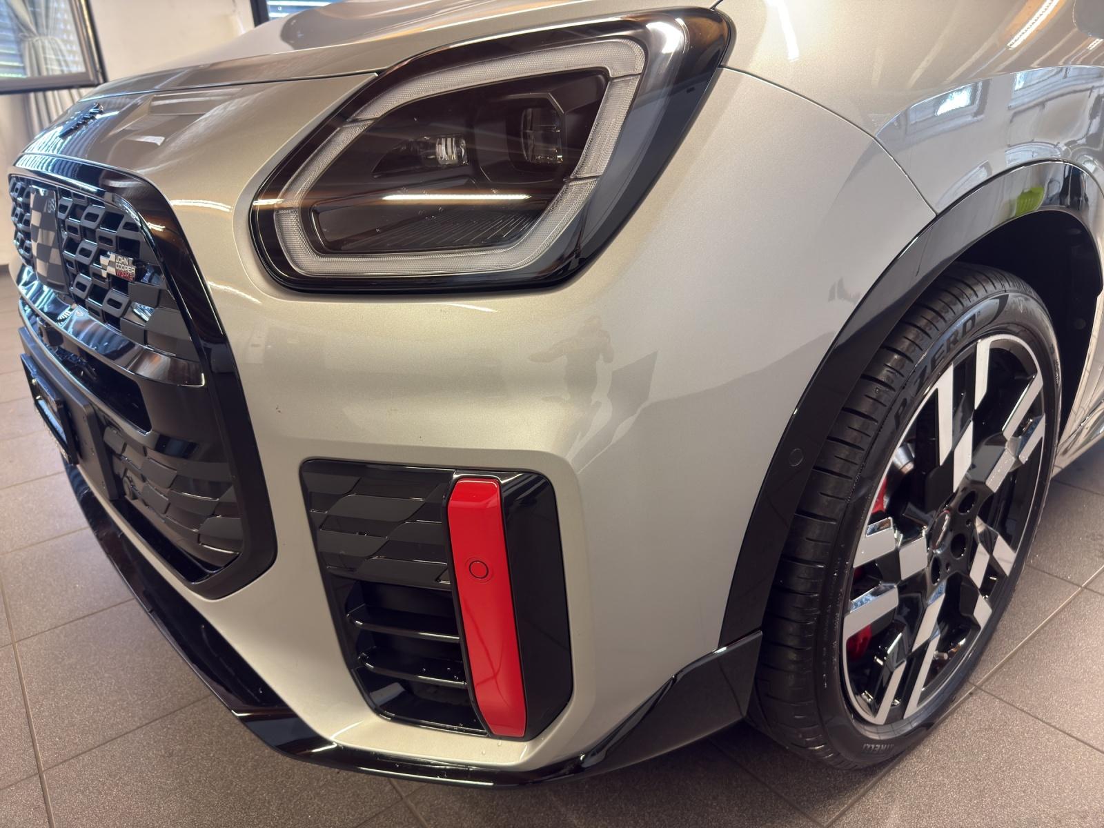 MINI Countryman U25 2.0i John Cooper Works ALL4-image-21