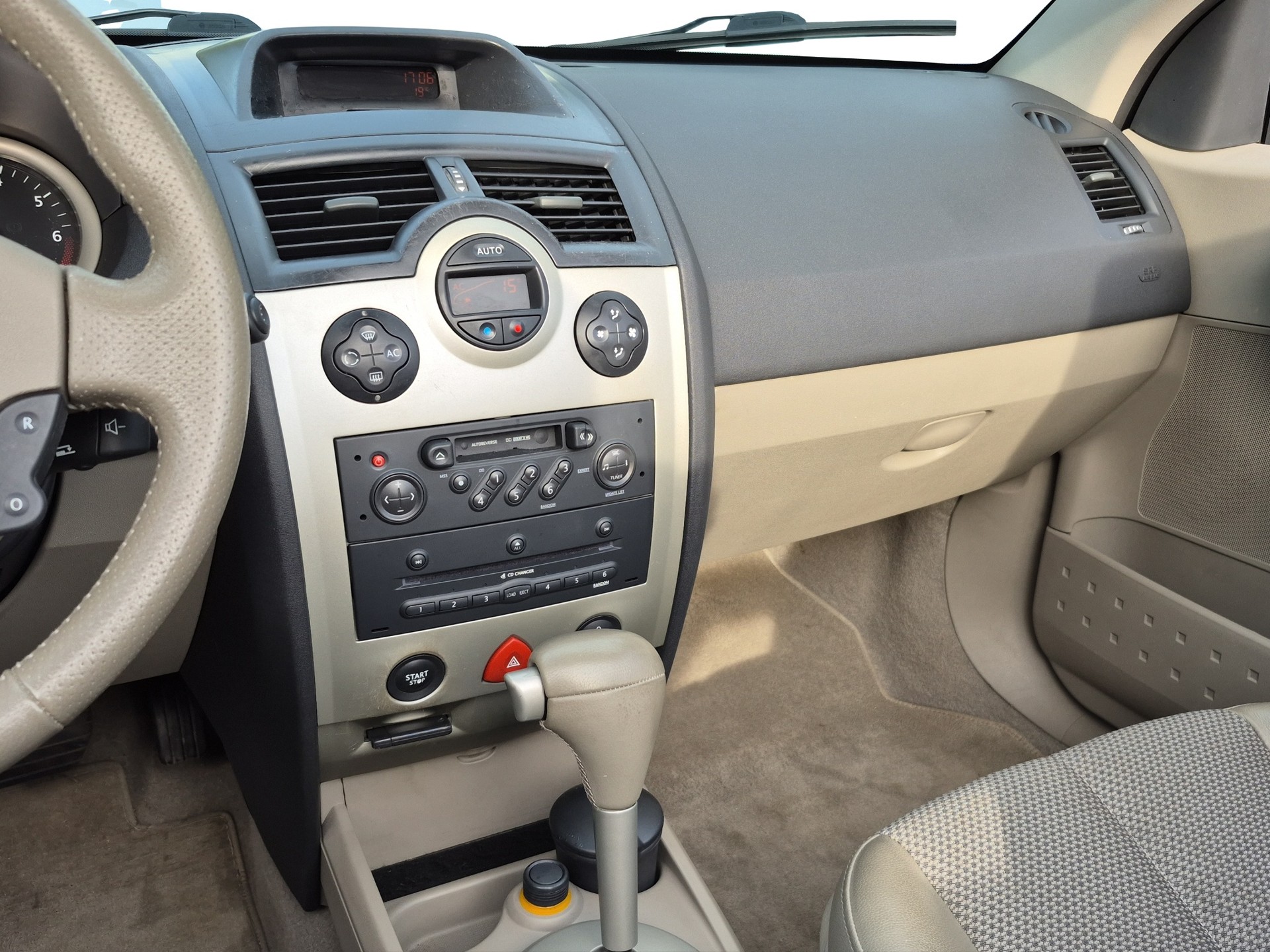 RENAULT Mégane C-C 2.0 16V Cabrio *1. Hand/Automat*-image-11