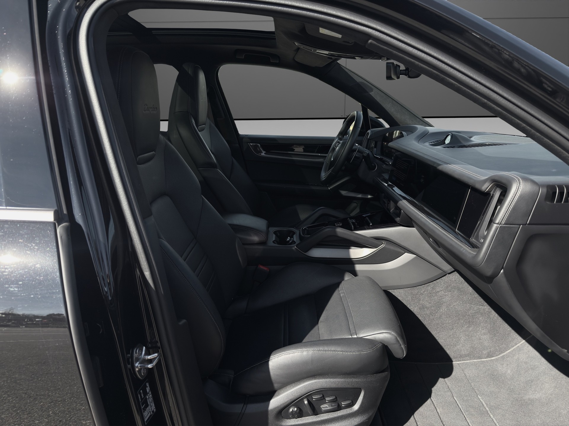 PORSCHE Cayenne Turbo E-Hybrid Tiptronic-image-9