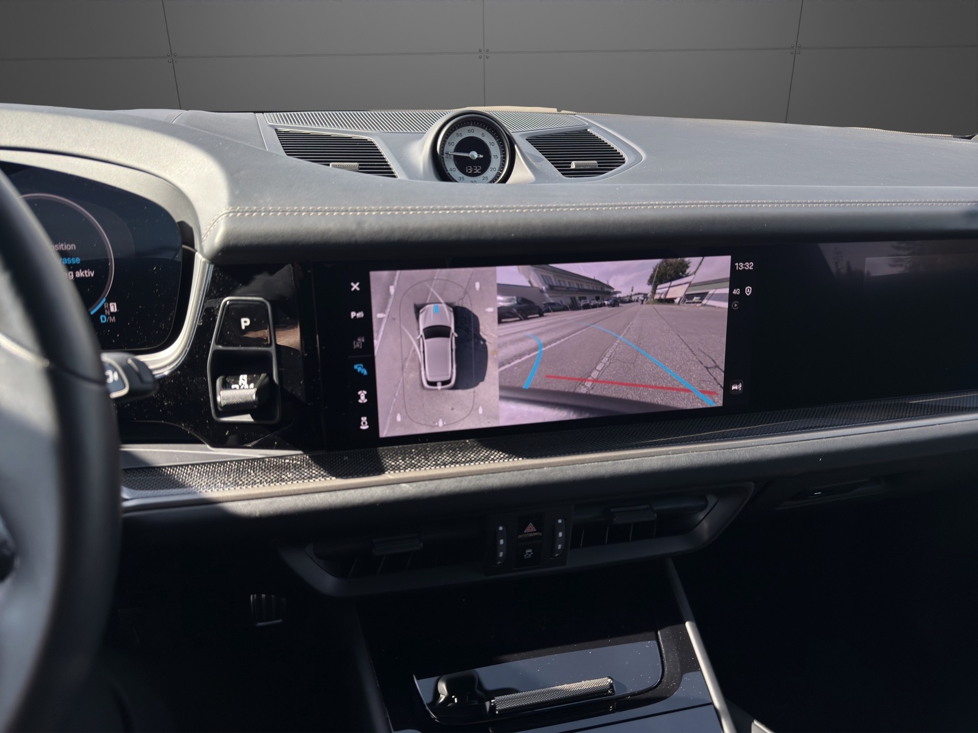PORSCHE Cayenne Turbo E-Hybrid Tiptronic-image-12
